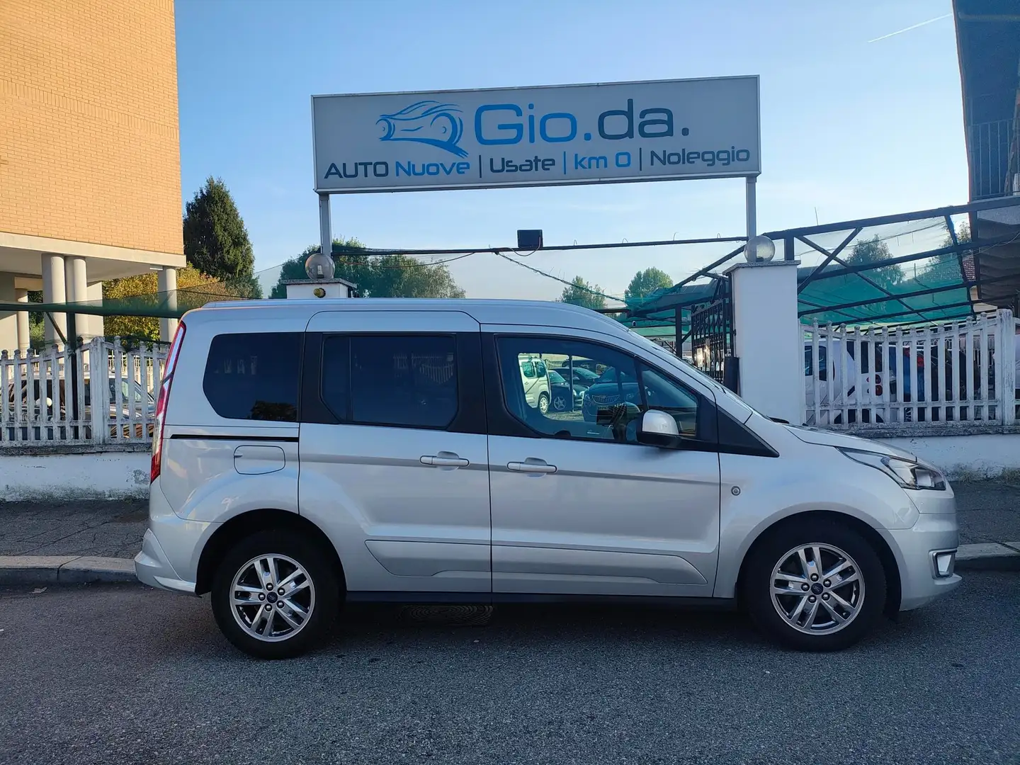 Ford Tourneo Connect FORD TOURNEO CONNECT 1.5 101CV KM 120111 -2020 Argent - 1