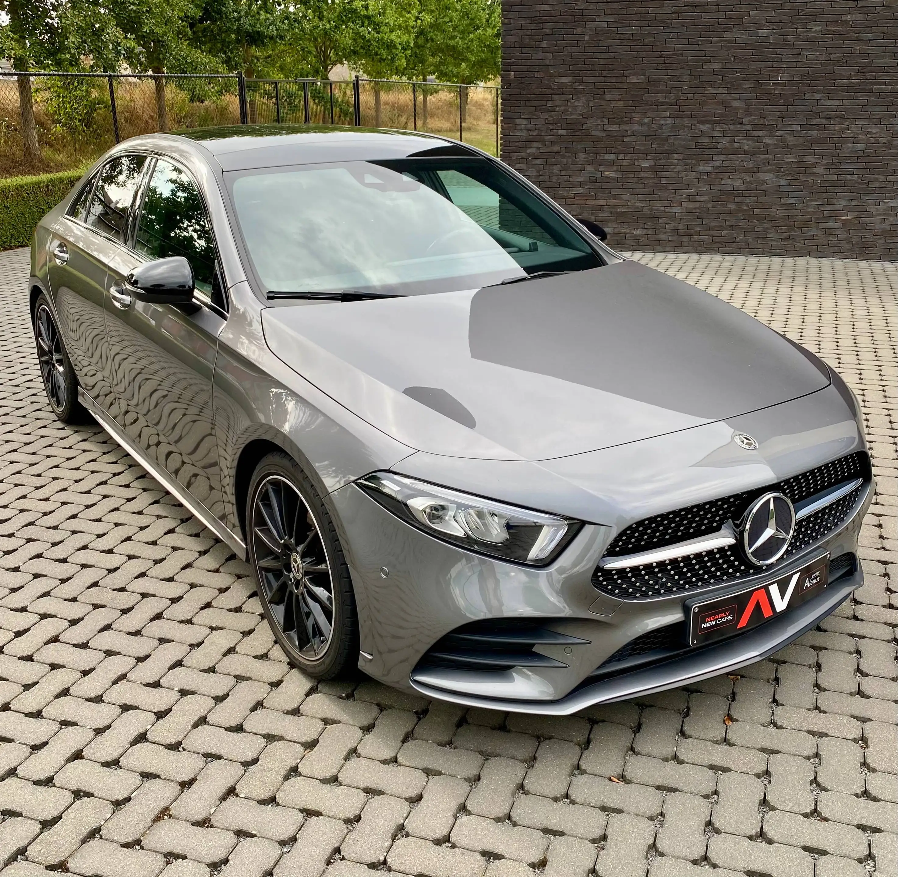 Mercedes-Benz A 180 AMG & NIGHT 19"/PanoDak/Augm.RealityNavi/Ambiente/CarPlay/DraadloosLadenGSM/PDC/...