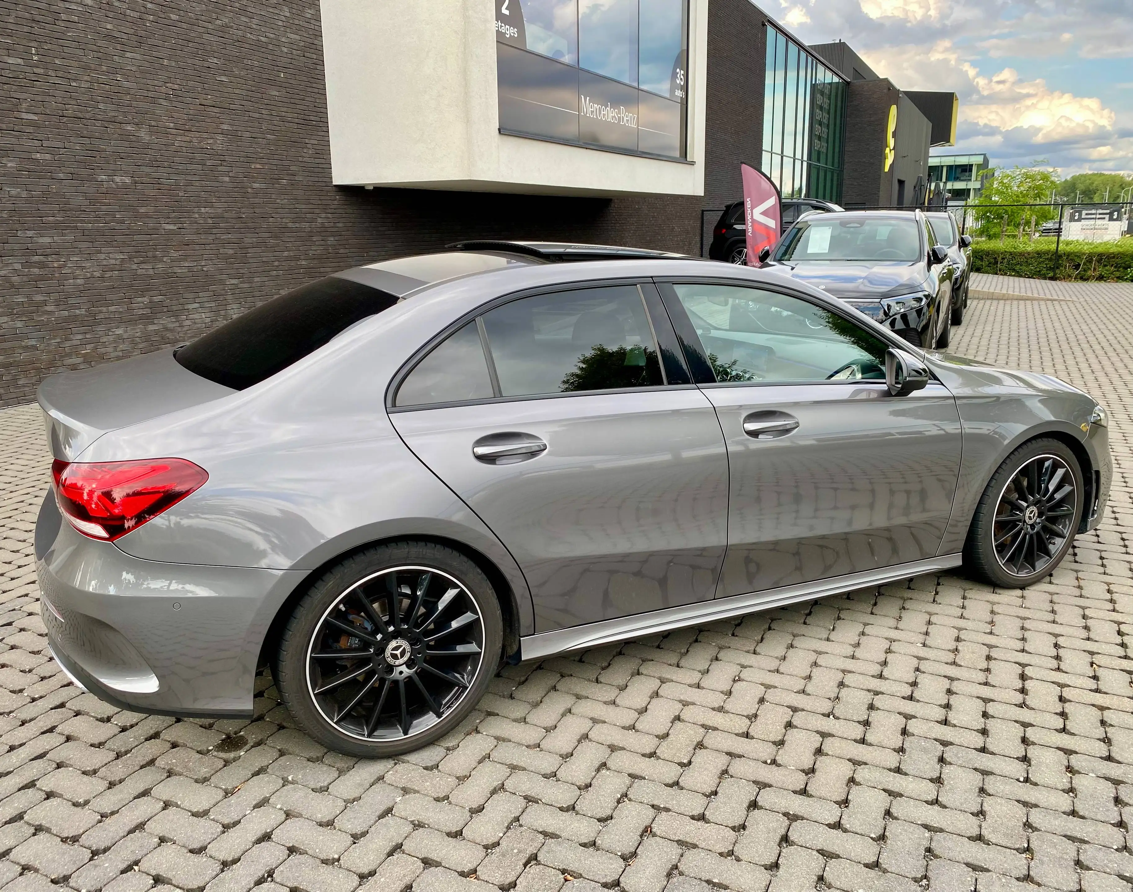 Mercedes-Benz A 180 AMG & NIGHT 19"/PanoDak/Augm.RealityNavi/Ambiente/CarPlay/DraadloosLadenGSM/PDC/... — photo 2