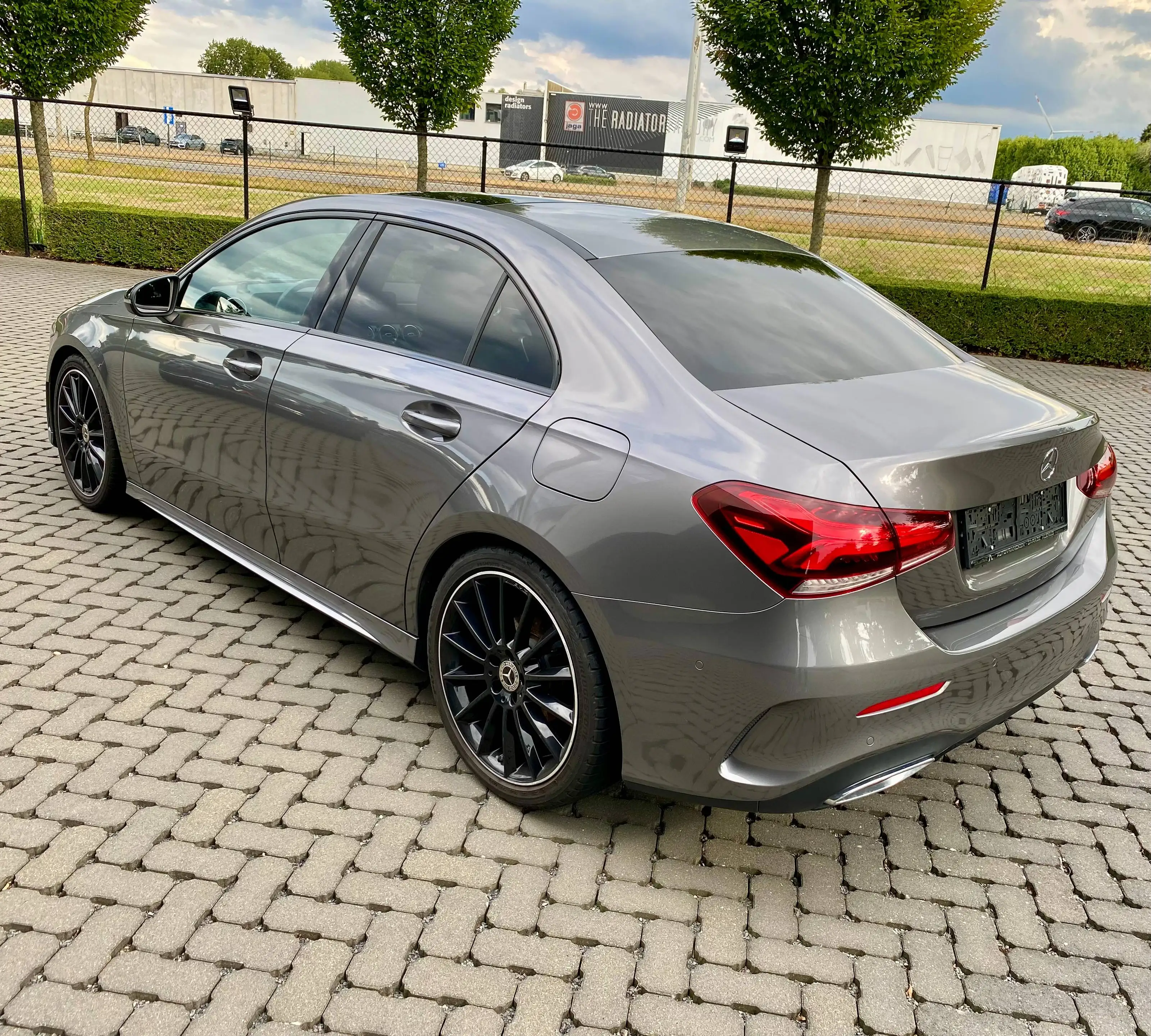 Mercedes-Benz A 180 AMG & NIGHT 19"/PanoDak/Augm.RealityNavi/Ambiente/CarPlay/DraadloosLadenGSM/PDC/... — photo 3