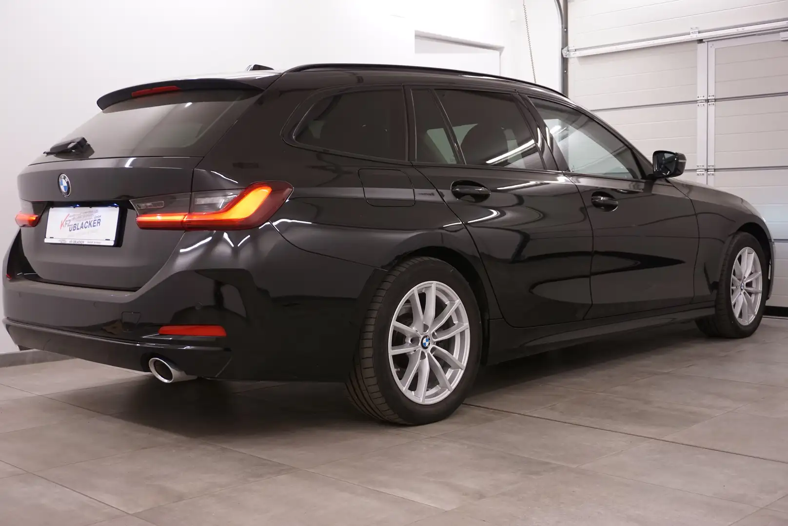 BMW 318 d Sport // Adaptiv LED// Abstandstemp.// Ambiente Schwarz - 2