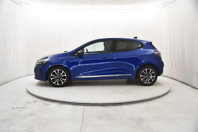 Renault Clio view 2