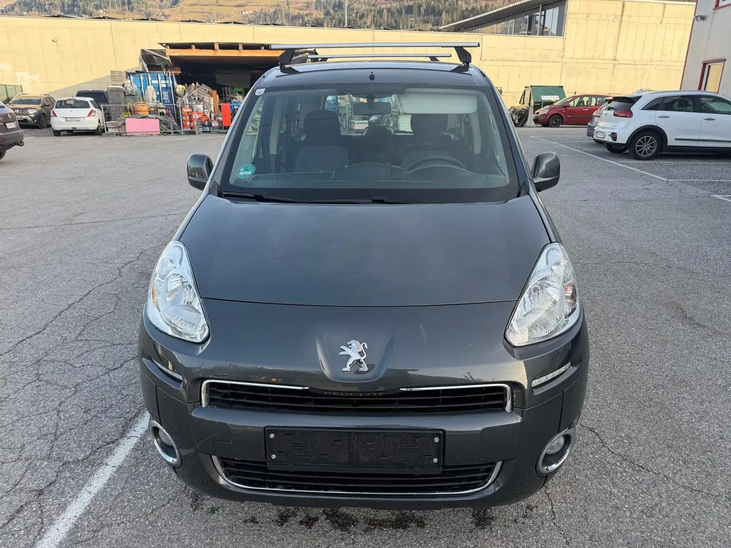 Peugeot Partner Active Grau - 1
