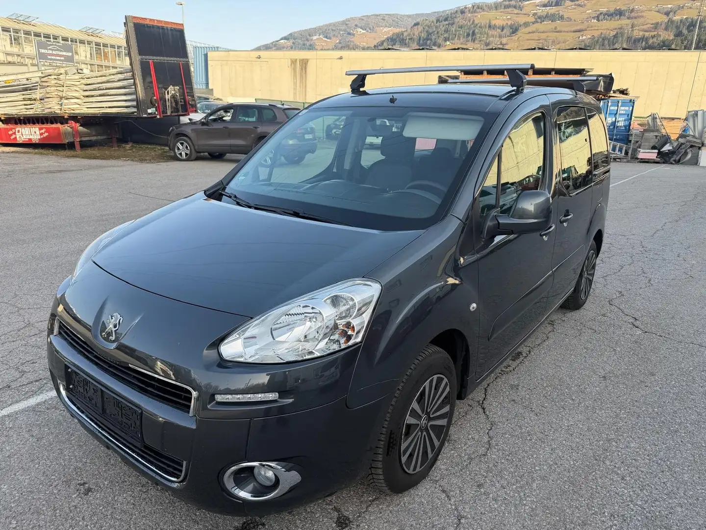 Peugeot Partner Active Grau - 2