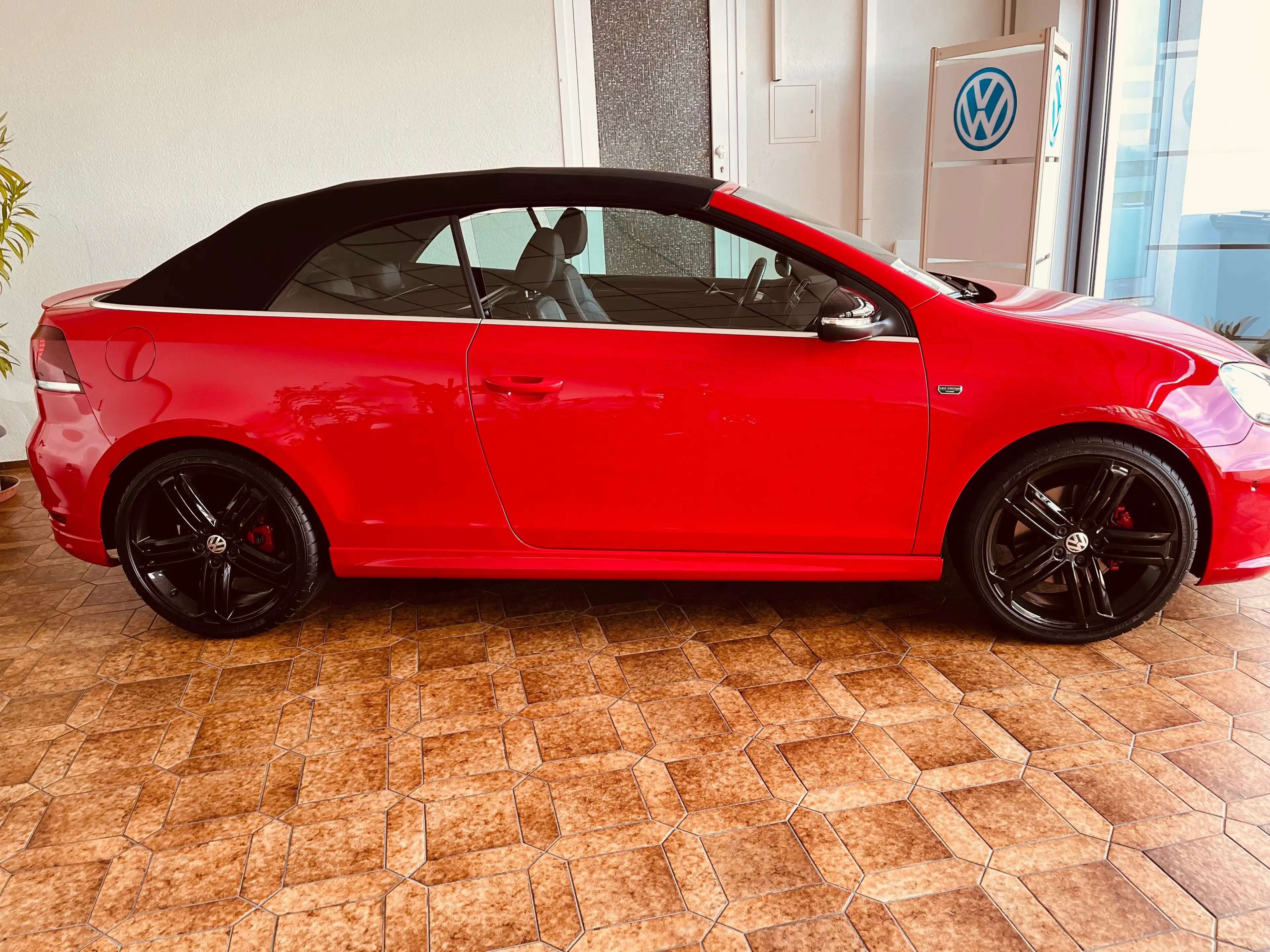 Volkswagen Golf Cabriolet GTI*DSG*LAST EDITION*220PS*DCC*LEDER*NAVI*KAMERA* — photo 3