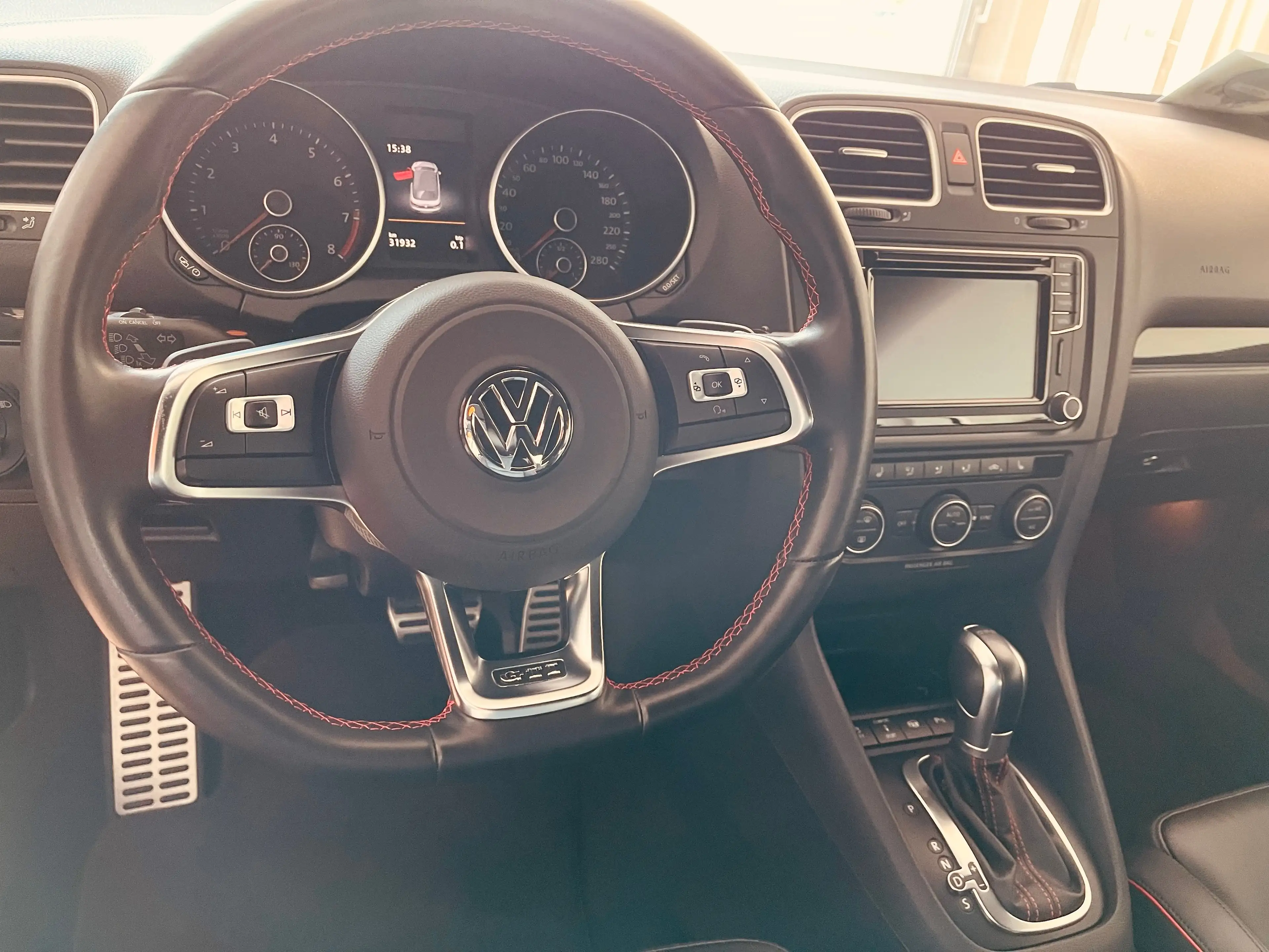 Volkswagen Golf Cabriolet GTI*DSG*LAST EDITION*220PS*DCC*LEDER*NAVI*KAMERA* — photo 8