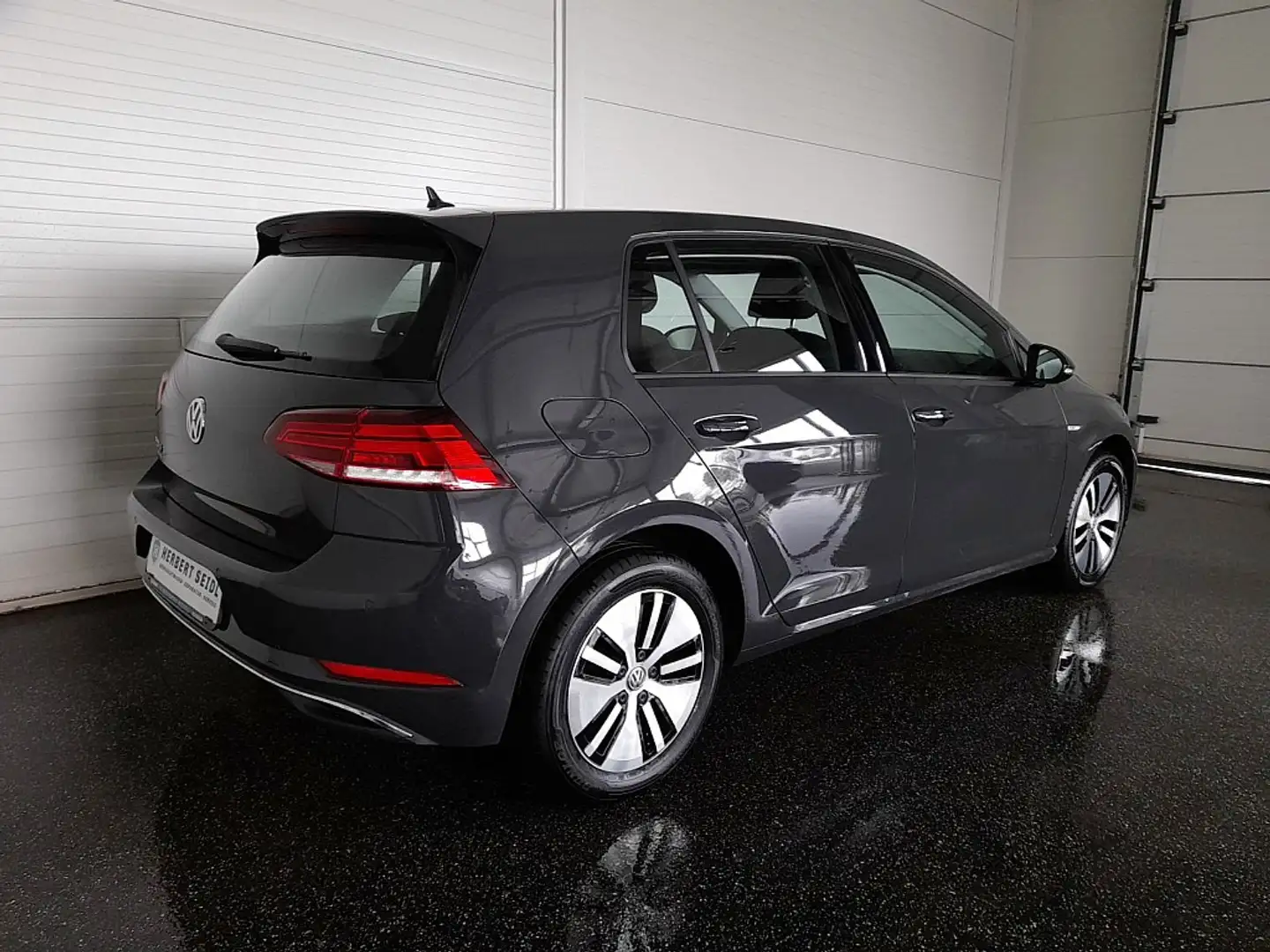Volkswagen e-Golf 35,8kWh *LED / NAVI / PDC VO & HI / APP CONNECT... Grau - 2