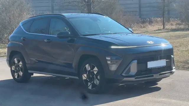 Hyundai Kona view 3