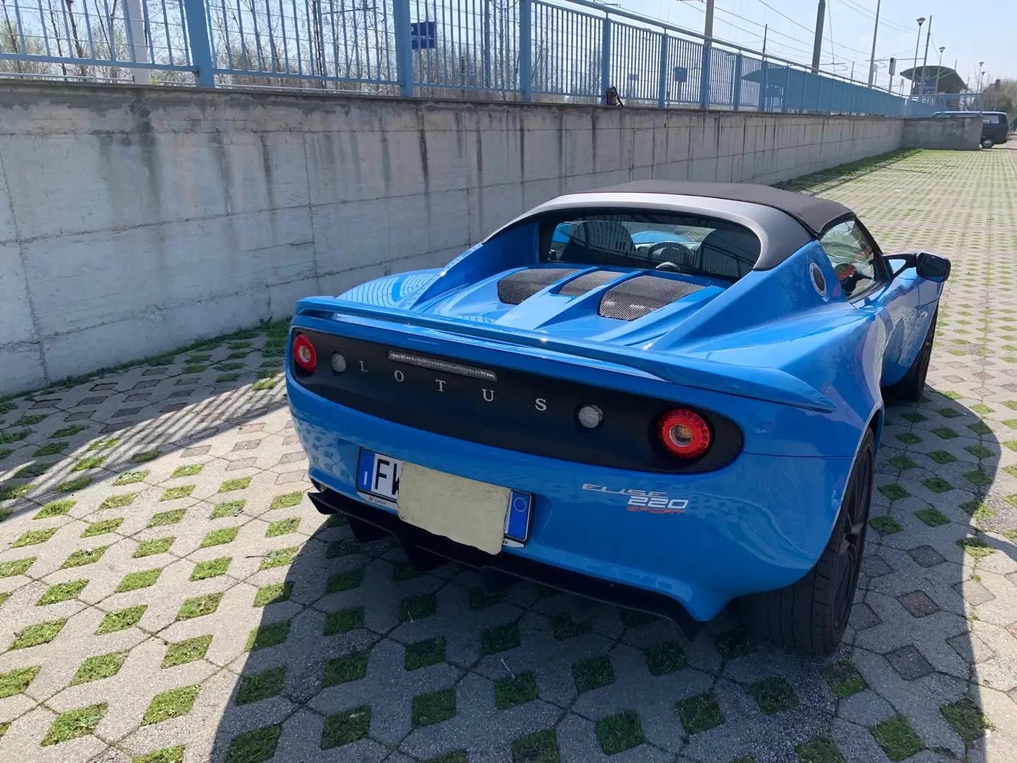 Lotus Elise 1.8 Sport 220 my18 Синій - 2