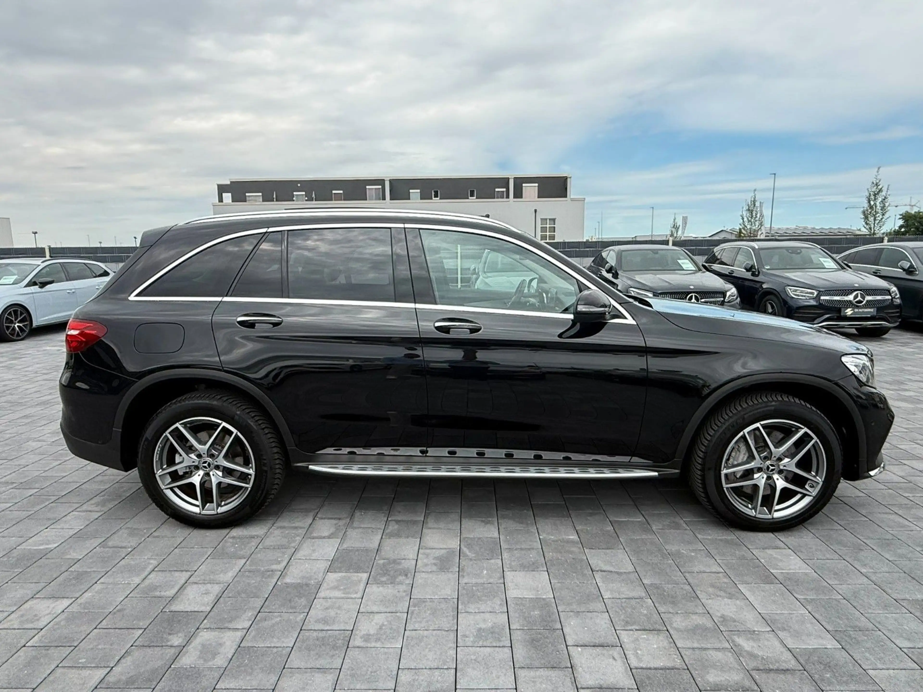 Mercedes-Benz GLC 250 4Matic AMG *DISTR+*PANO*BURMESTER*HUD* — photo 9