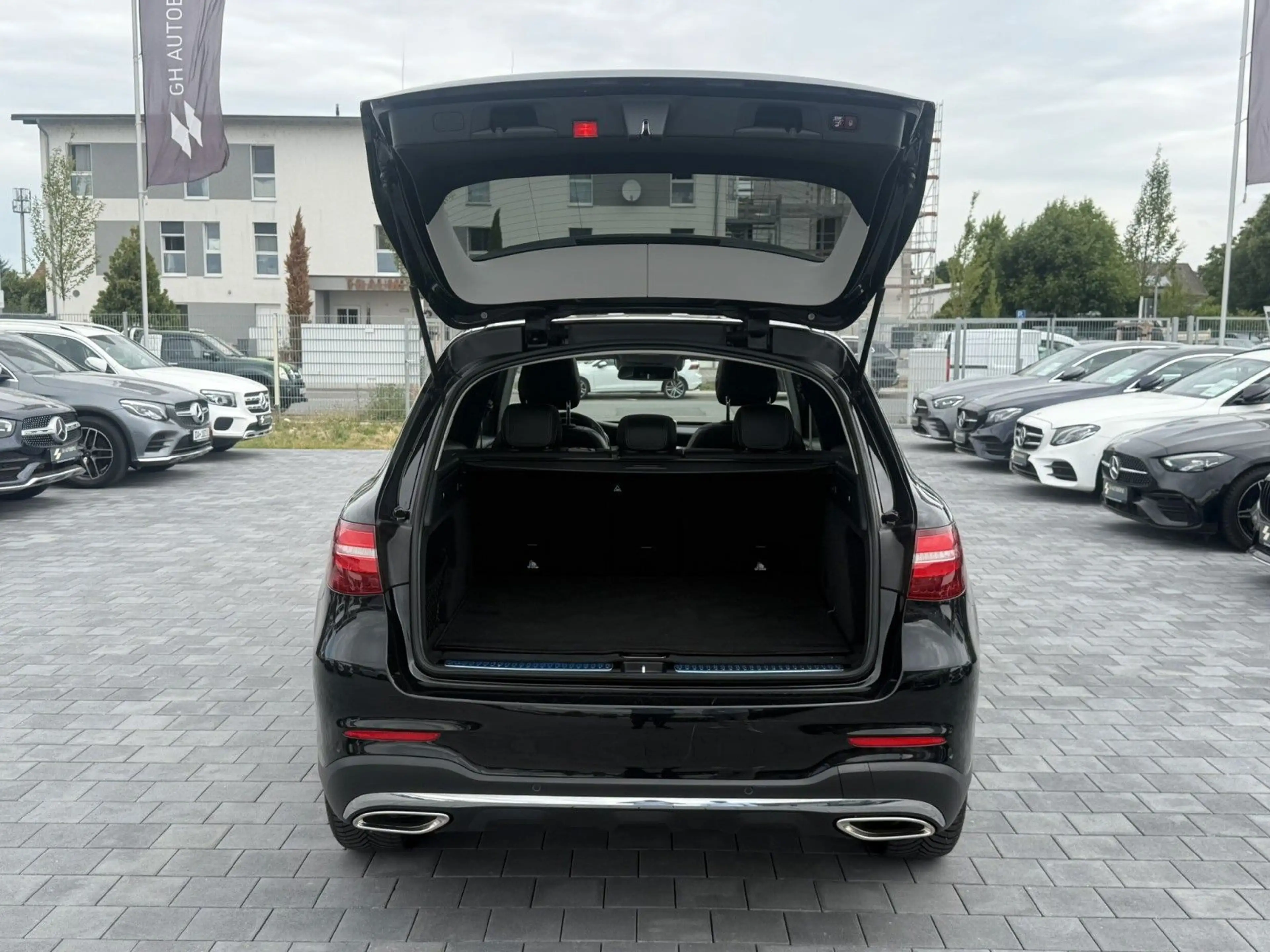 Mercedes-Benz GLC 250 4Matic AMG *DISTR+*PANO*BURMESTER*HUD* — photo 7