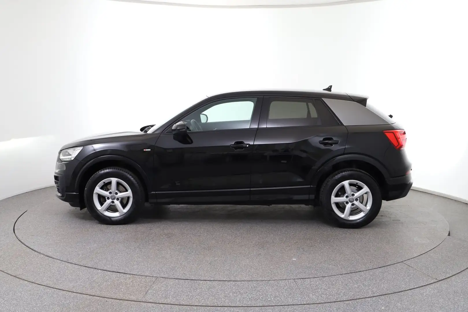 Audi Q2 30 TDI intense Schwarz - 2
