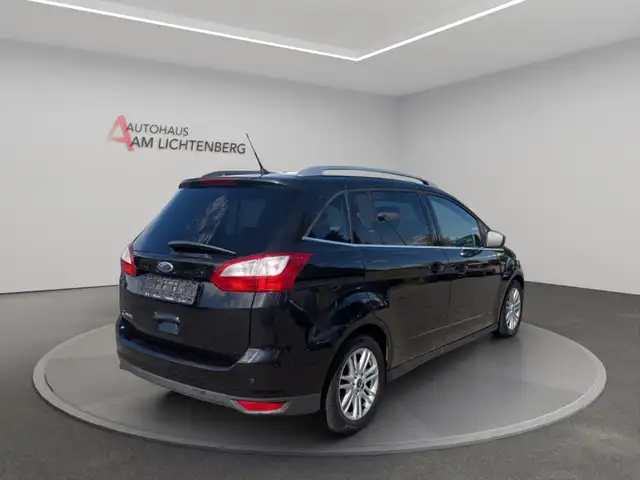 Ford C-Max view 4