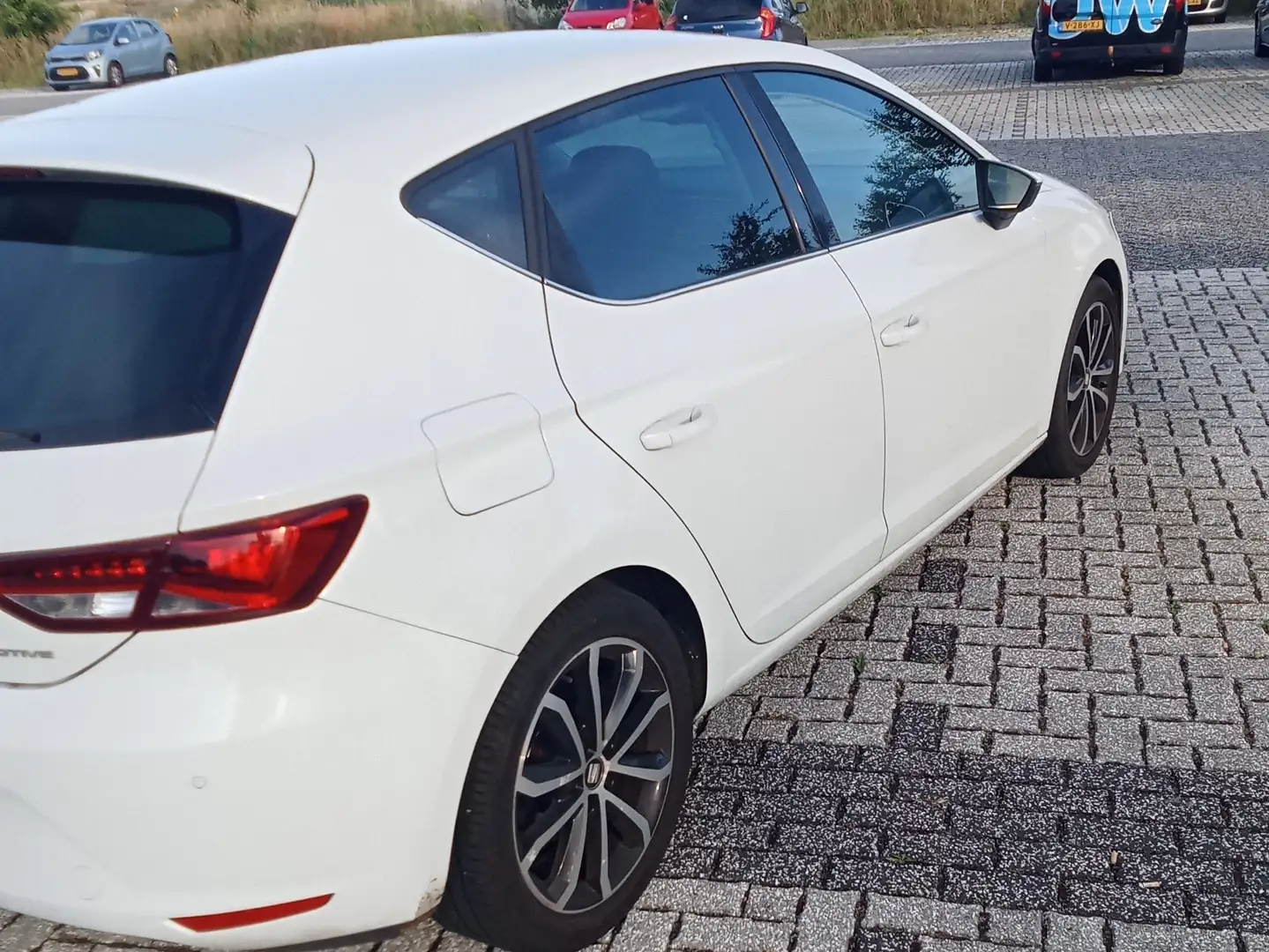SEAT Leon Leon 1.6 TDI Limit. Edition II Wit - 2