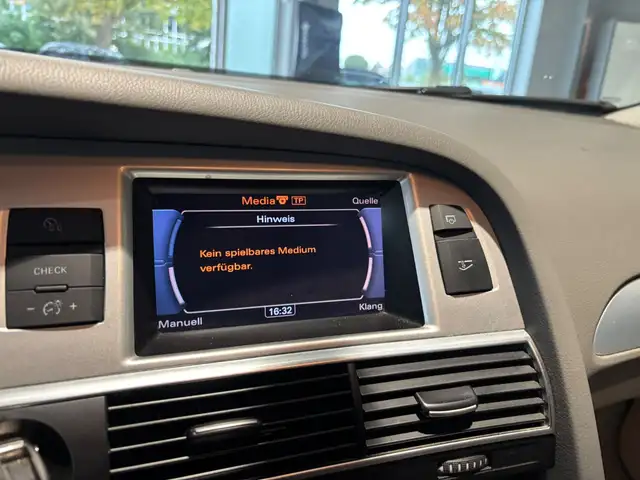 Audi A6 view 17