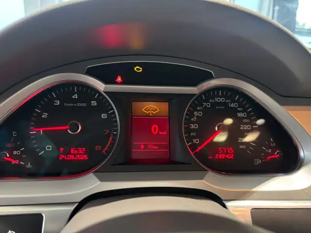 Audi A6 view 14