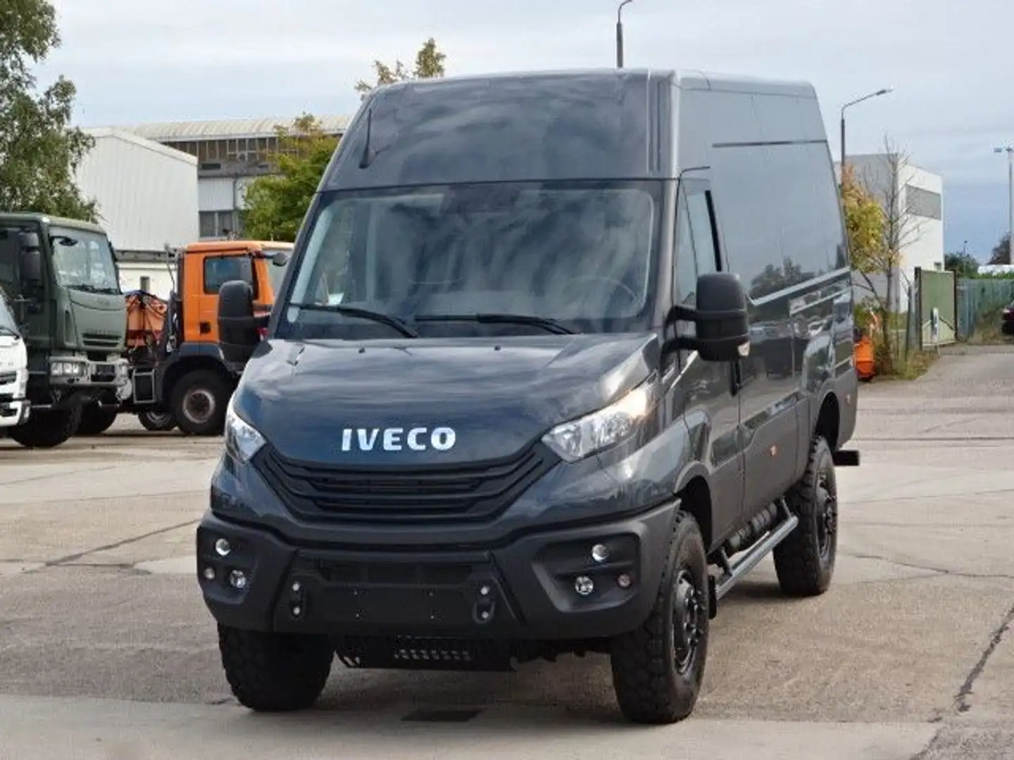 Iveco Daily Kasten 55S18HA8 V WX Navi 4x4 Grau - 2