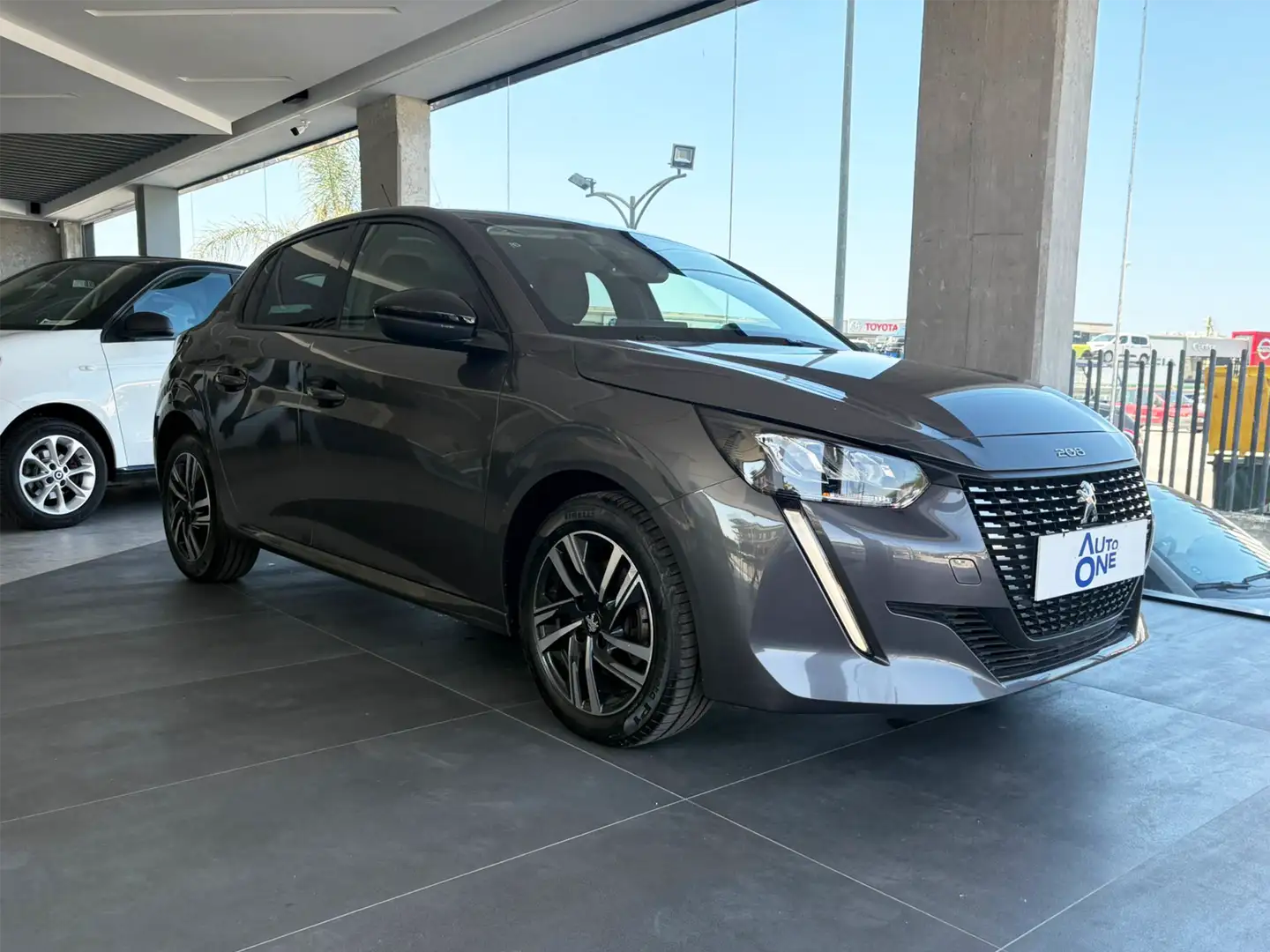 Peugeot 208 1.2 PureTech 100Cv Allure Grijs - 1