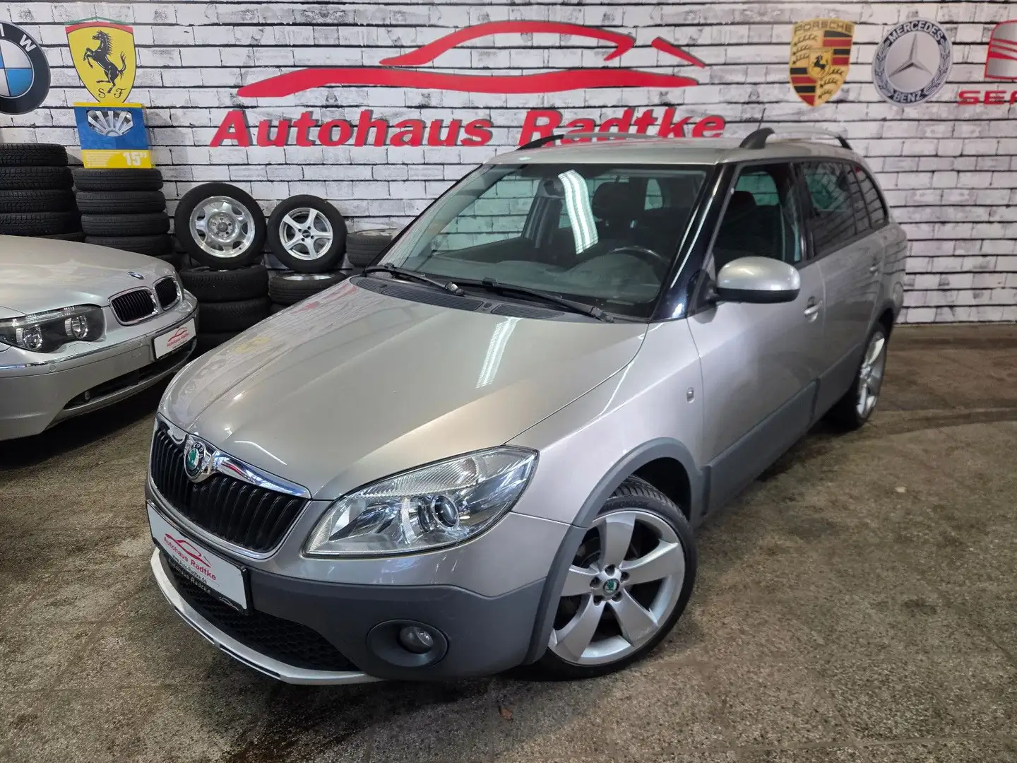 Skoda Fabia 1.2l Scout Combi *Tüv & Service NEU* Silber - 1