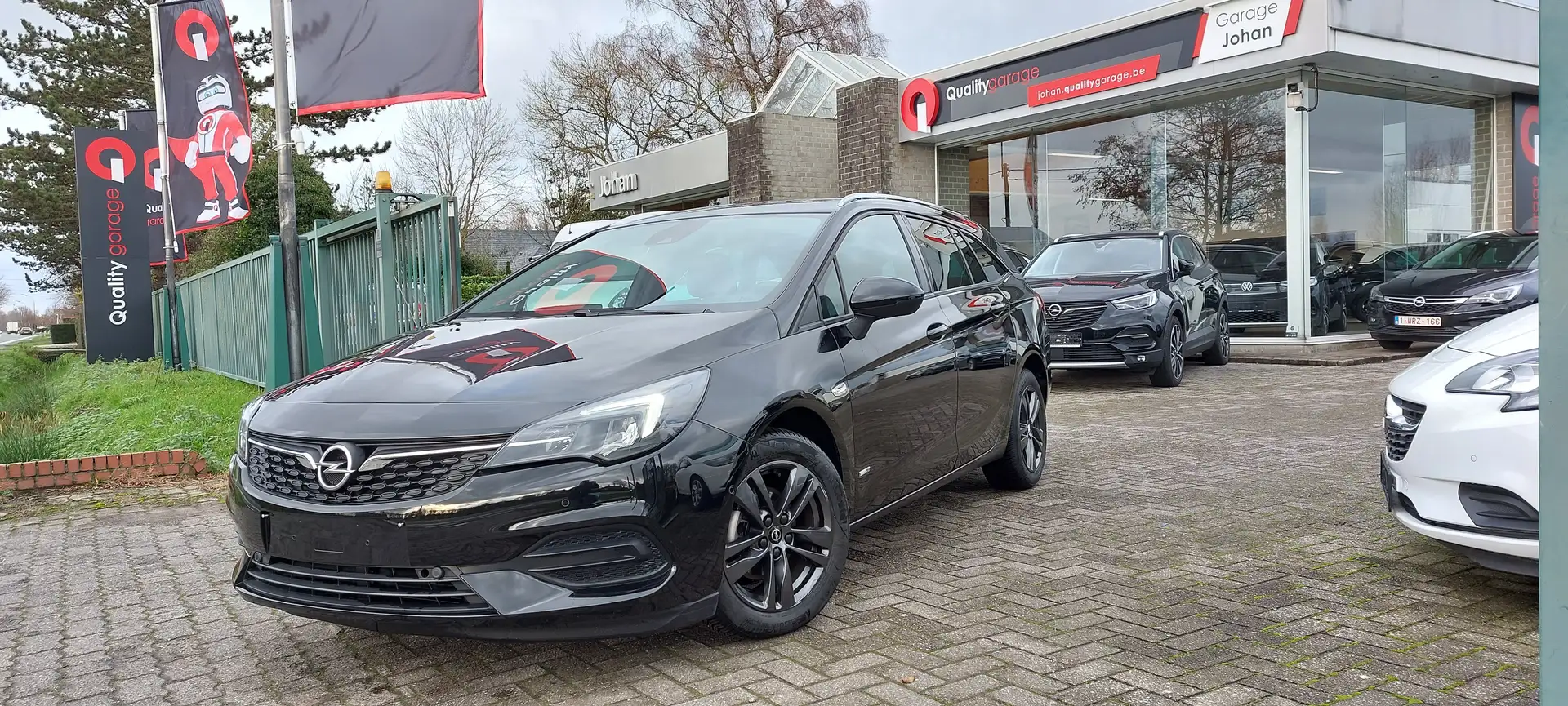 Opel Astra 1.4 Turbo Design en Tech Negro - 1