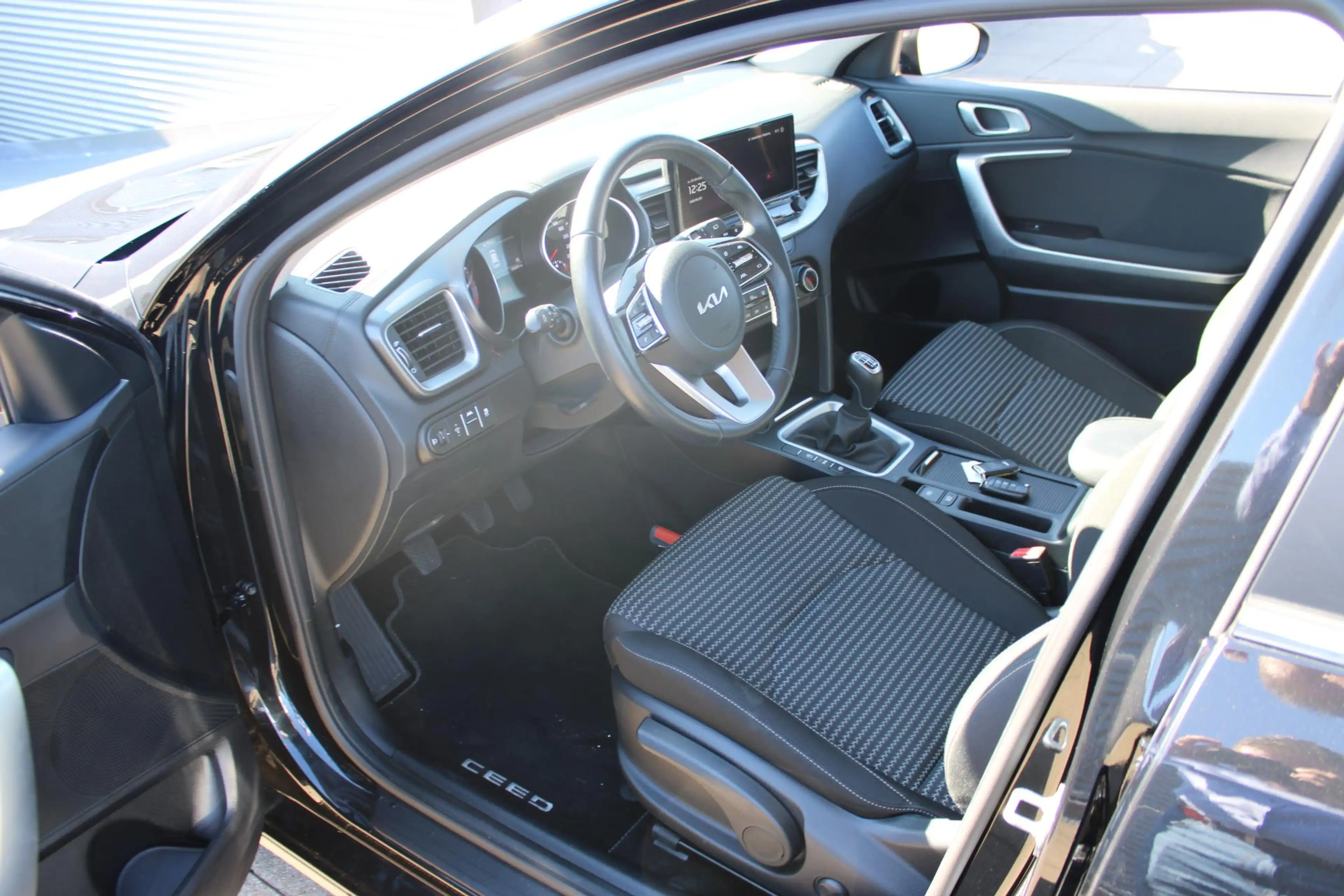 Kia Ceed SW / cee'd SW Sportswagon 1.5 T-GDi DynamicLine carmera / naviga — photo 13