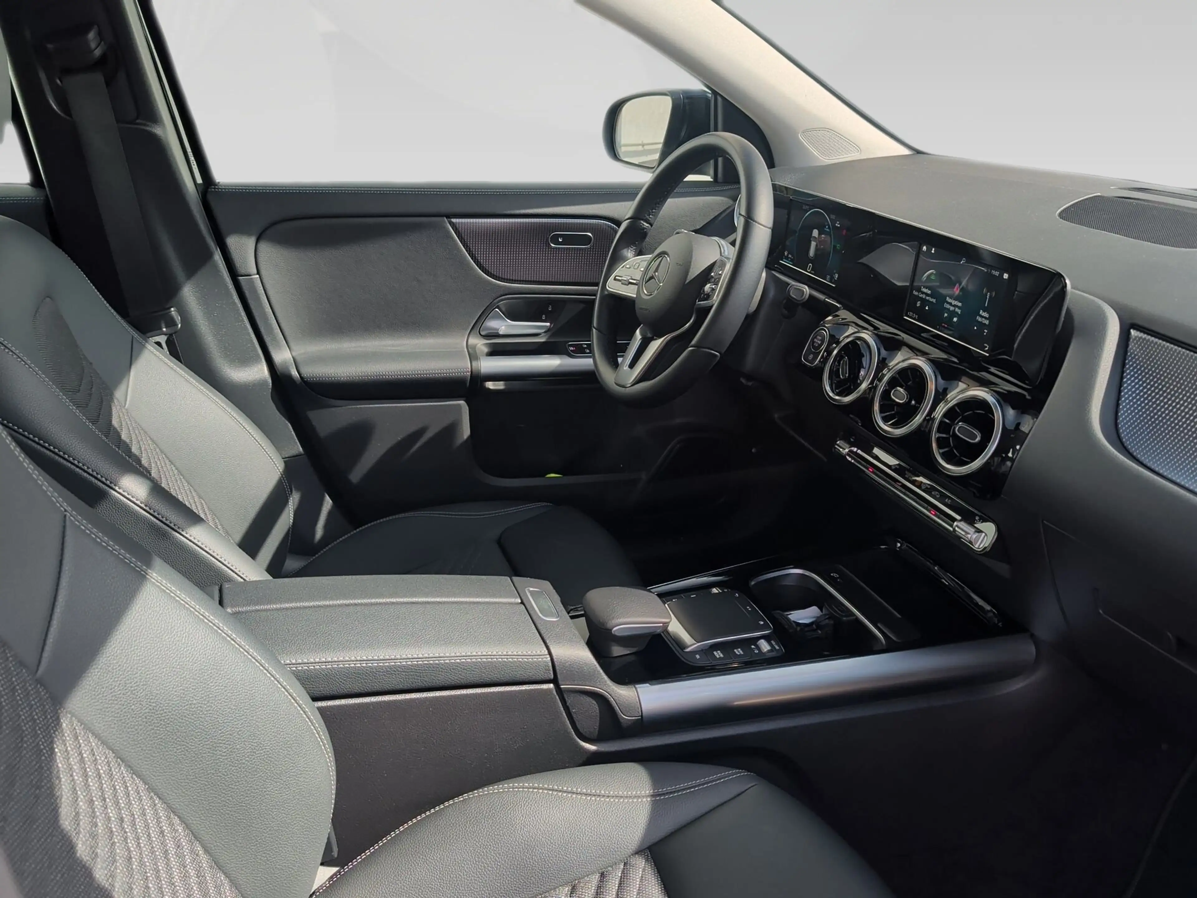 Mercedes-Benz GLA 200 Prog Navi+Kamera+LED+Sound+Totwinkel — photo 11