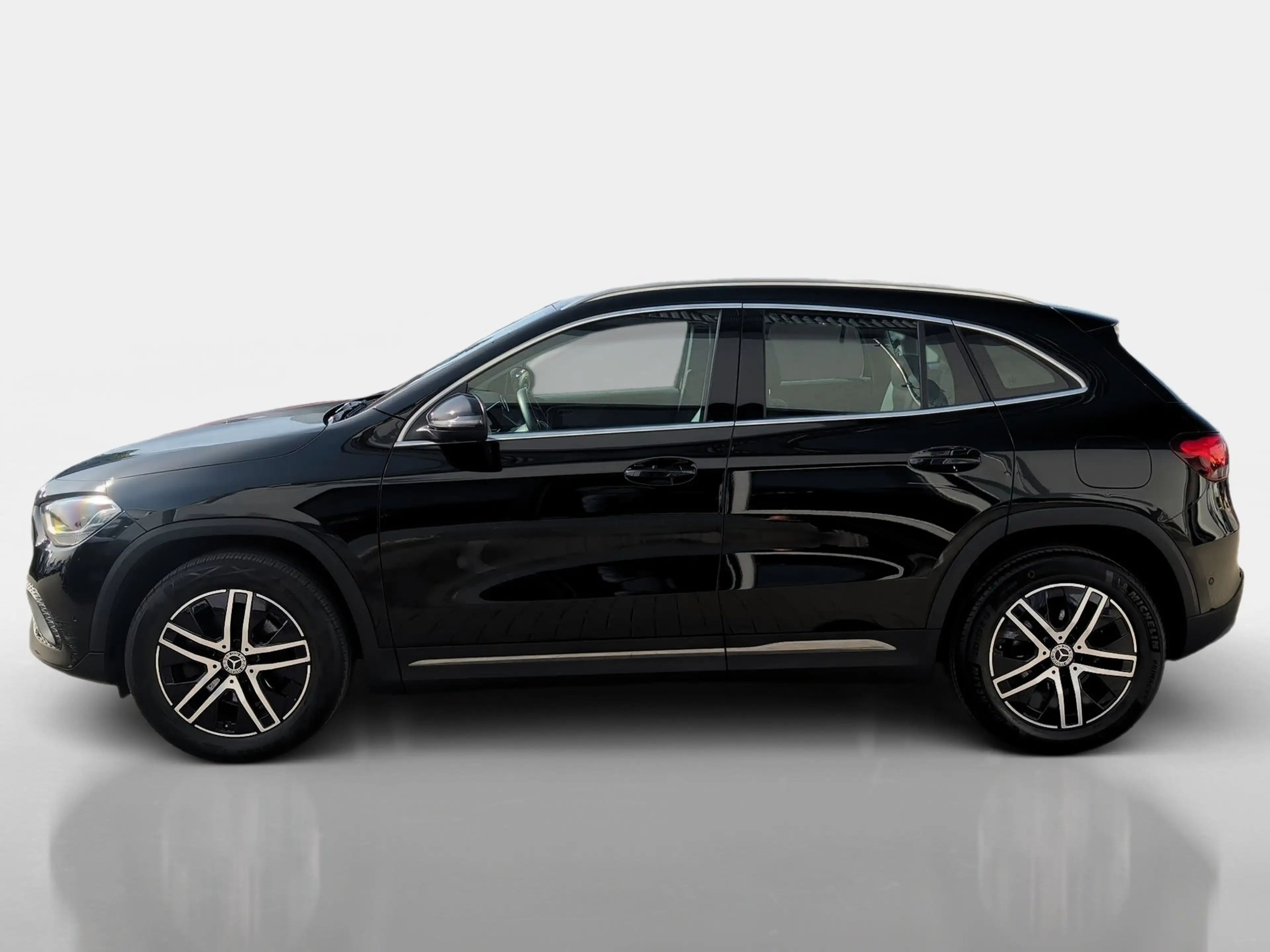 Mercedes-Benz GLA 200 Prog Navi+Kamera+LED+Sound+Totwinkel — photo 3