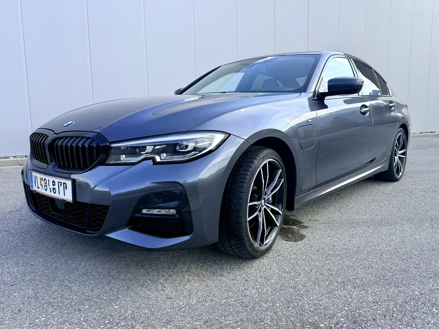 BMW 330 BMW 330e PHEV Limousine M Sport (G20) – 1. Hand – Topzustand – Vollausstattung Grau - 1