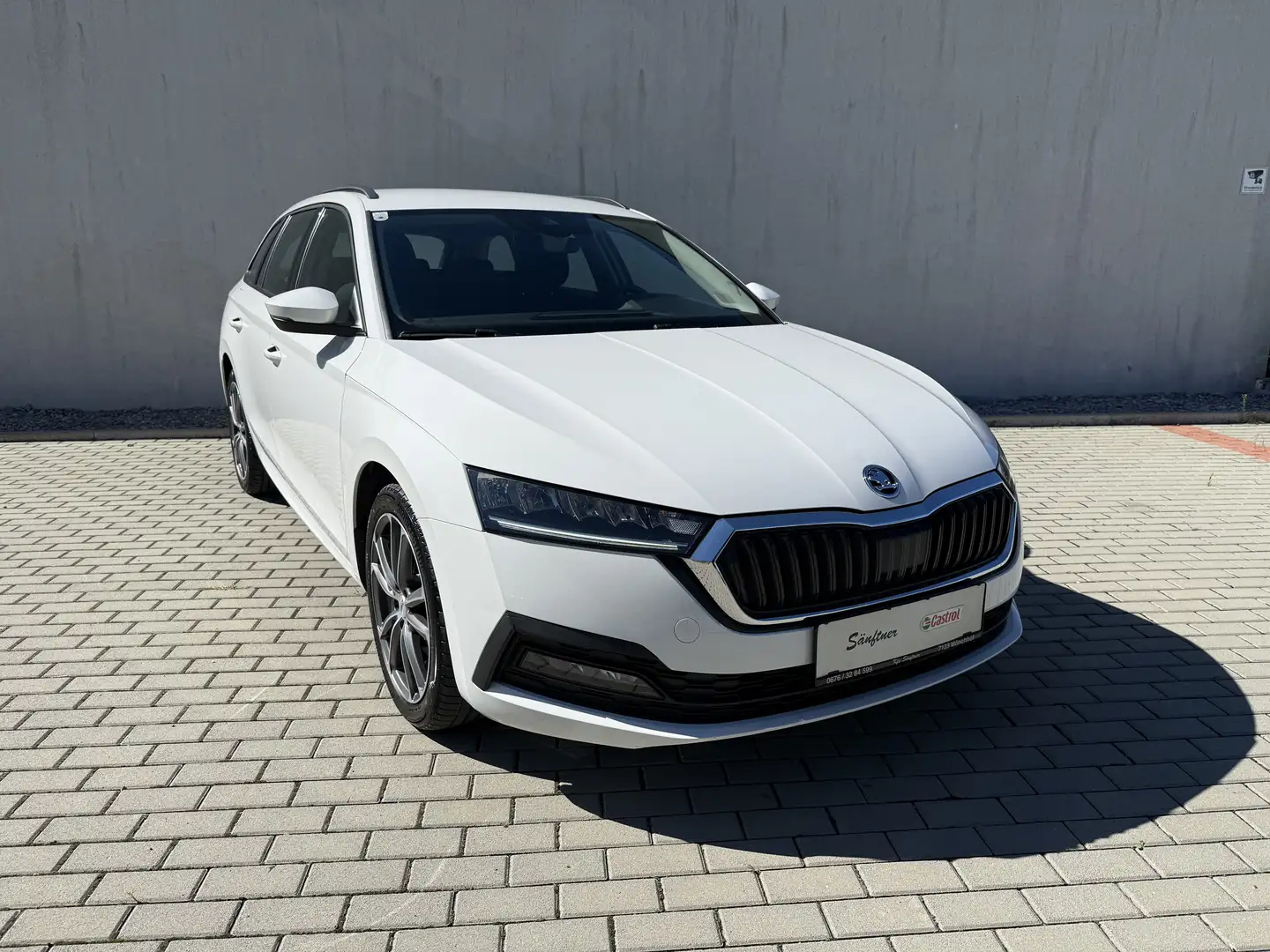 Skoda Octavia Combi 2,0 TDI DSG Weiß - 1