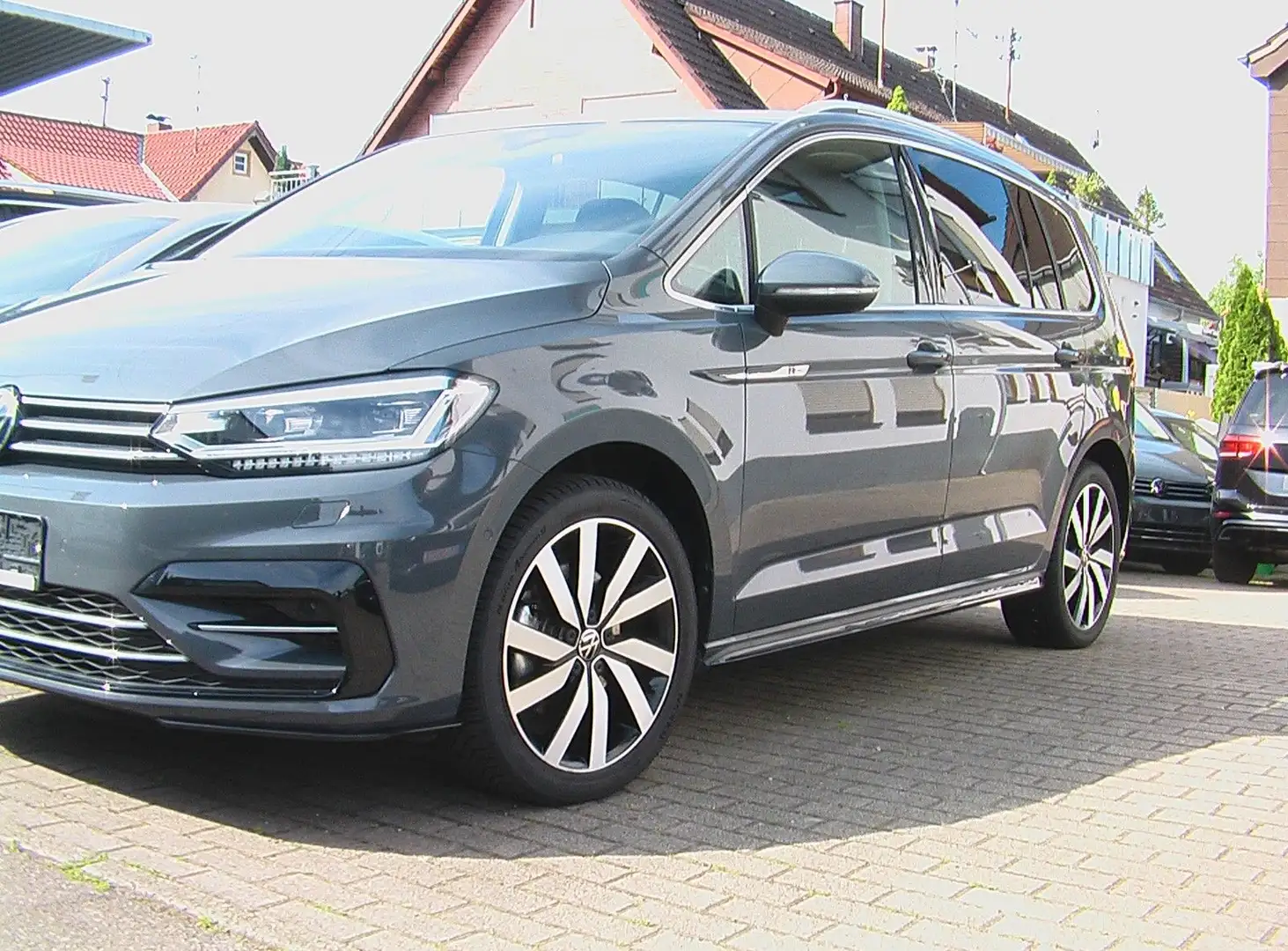 Volkswagen Touran Highline R-LINE PANO*AHK*7-S*RFK*ACC*ERGO Grau - 1