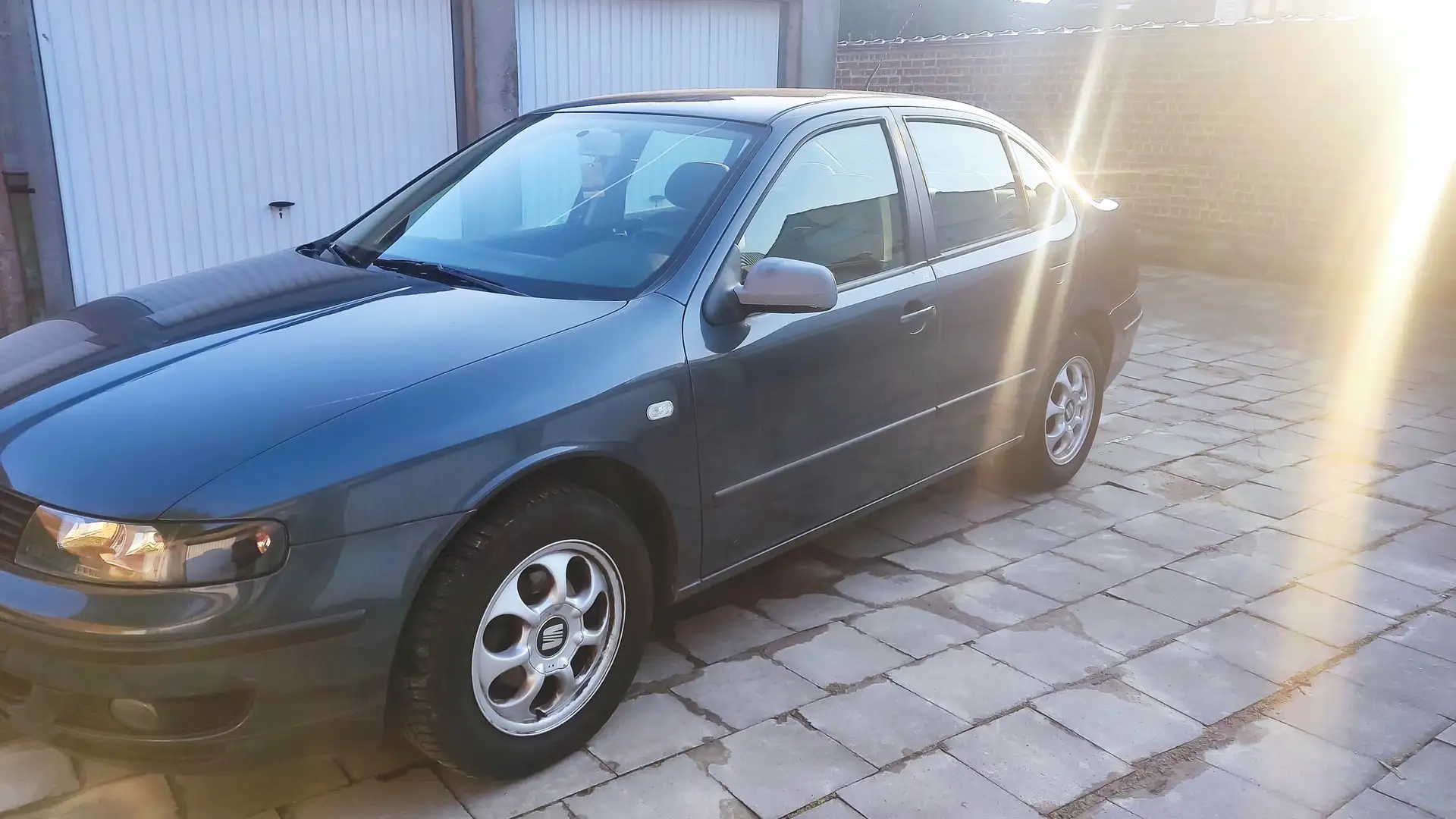 SEAT Toledo 1.6i Comfort*SEAT Toledo 1.6i+Comfort**climatisation automatique Gris - 1