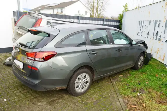 Hyundai i30 cw Select UNFALL
