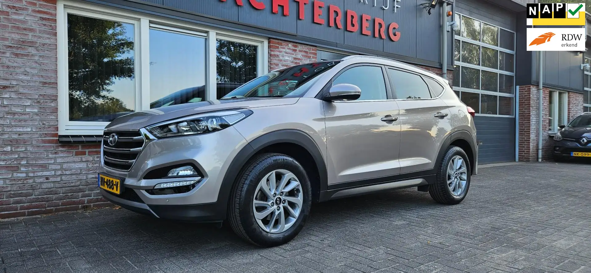 Hyundai TUCSON 1.6 GDi Comfort Trekhaak! Camera! Airco/Clima! Cru Wit - 1