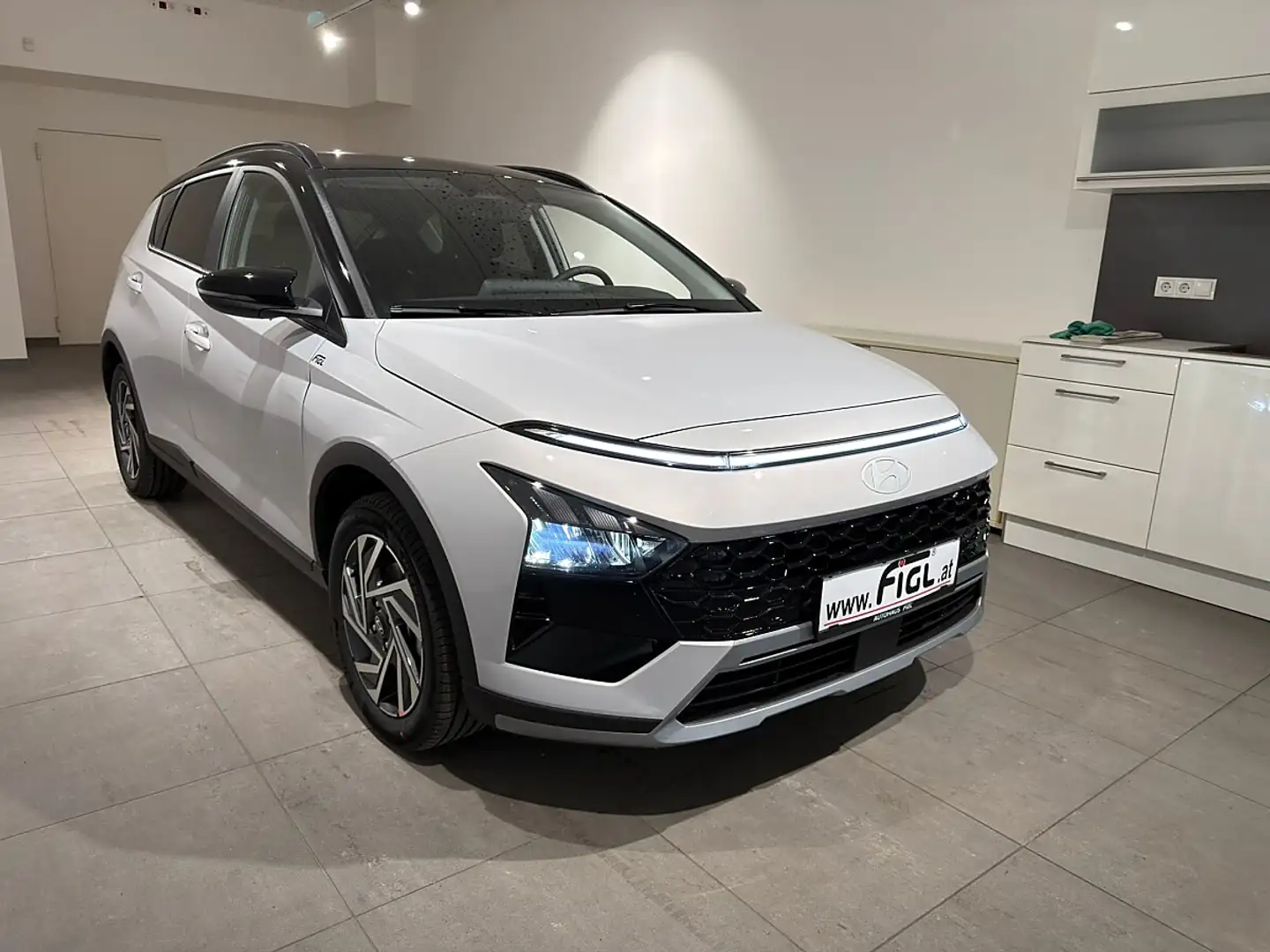 Hyundai BAYON Bayon 1,0 T-GDI GO! Plus Grau - 2