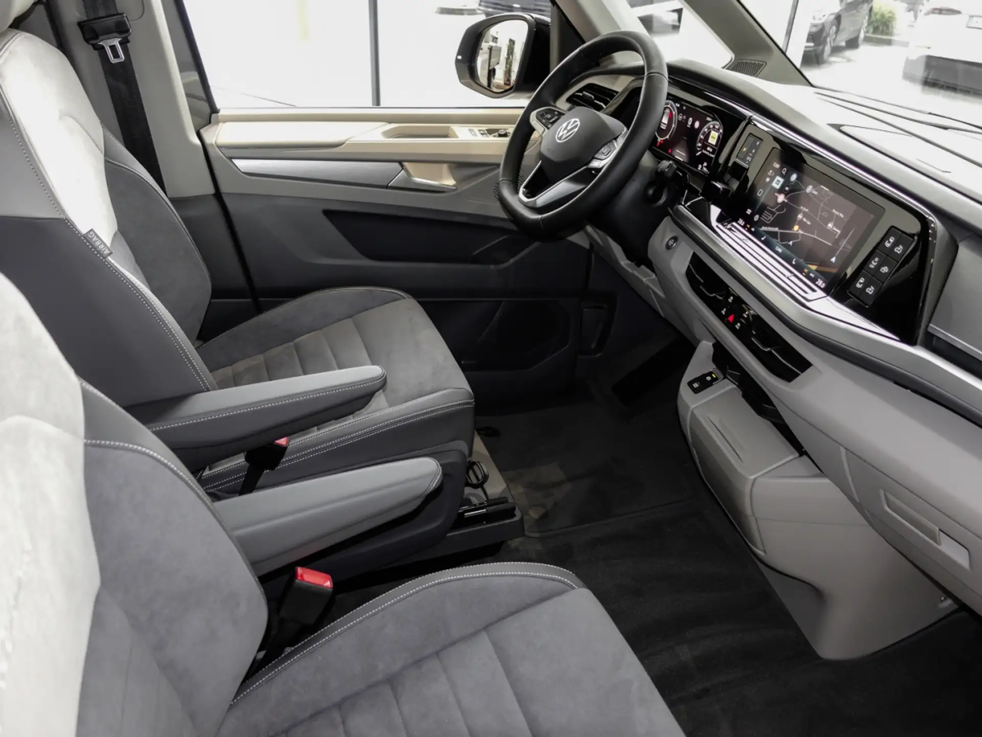 Volkswagen California 2.0 TDI 2025 건메탈 사진 5