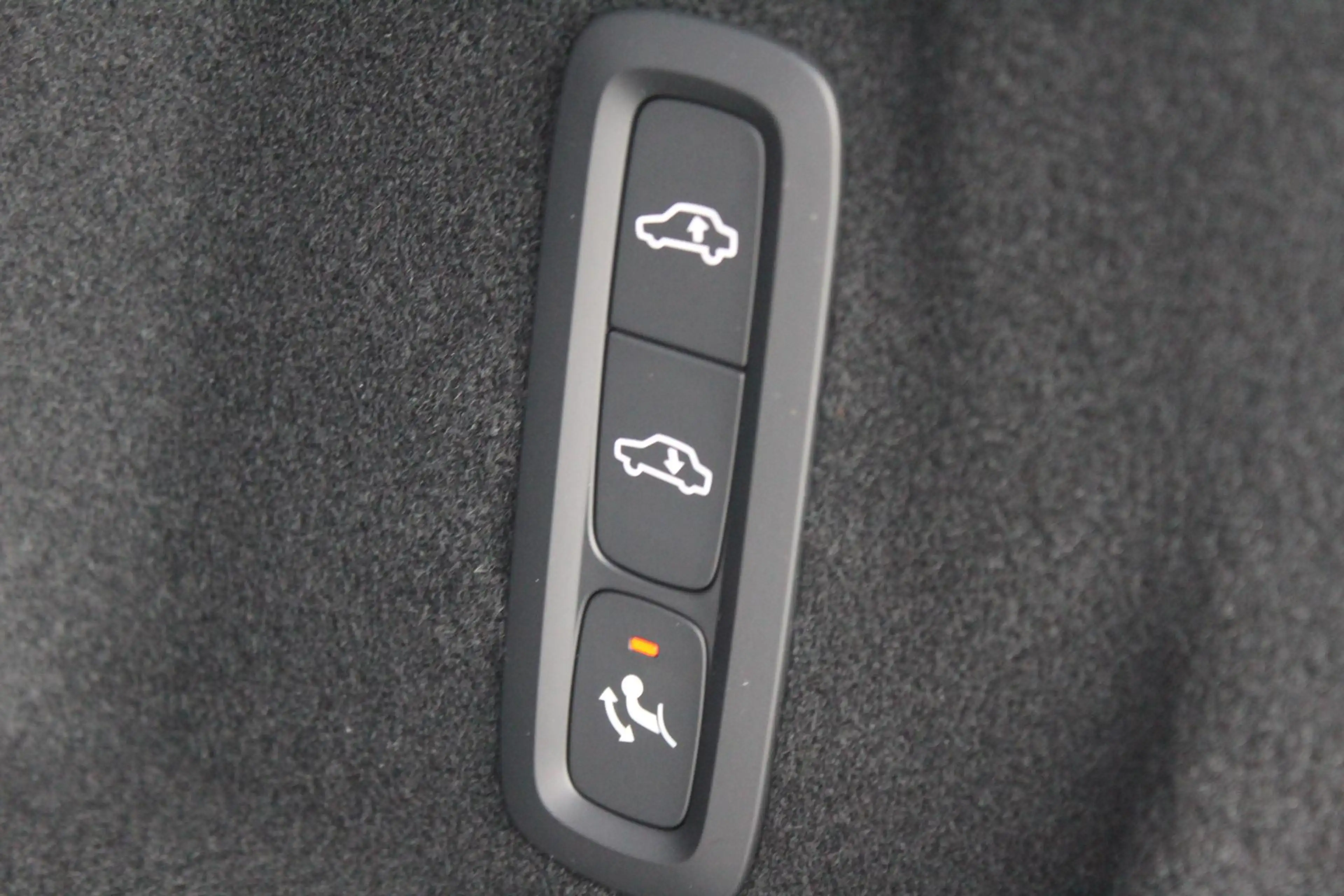 Volvo XC60 2.0 T6 Plug-in hybrid AWD Ultra Black Edition | 2 — photo 15