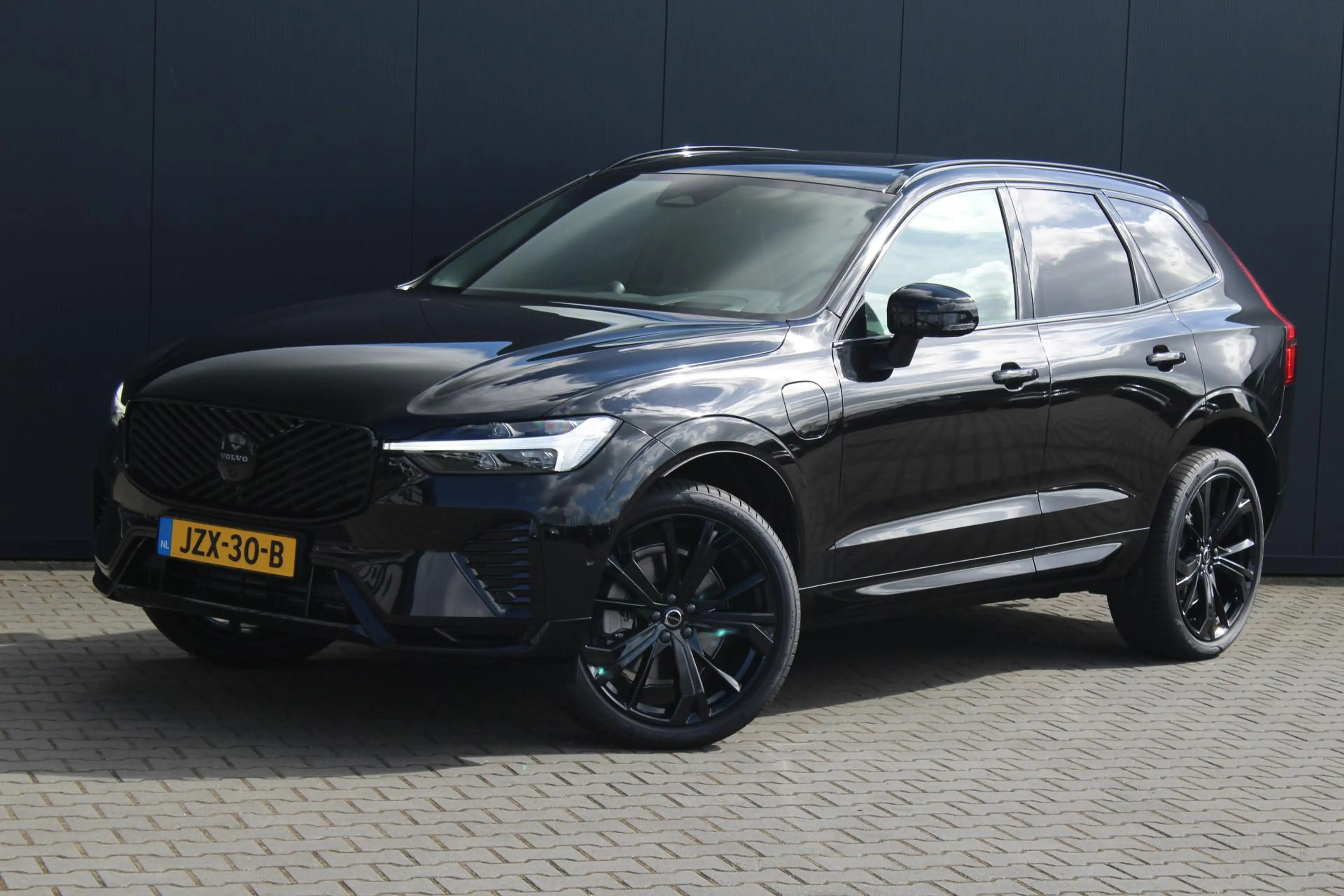 Volvo XC60 2.0 T6 Plug-in hybrid AWD Ultra Black Edition | 2 — photo 6