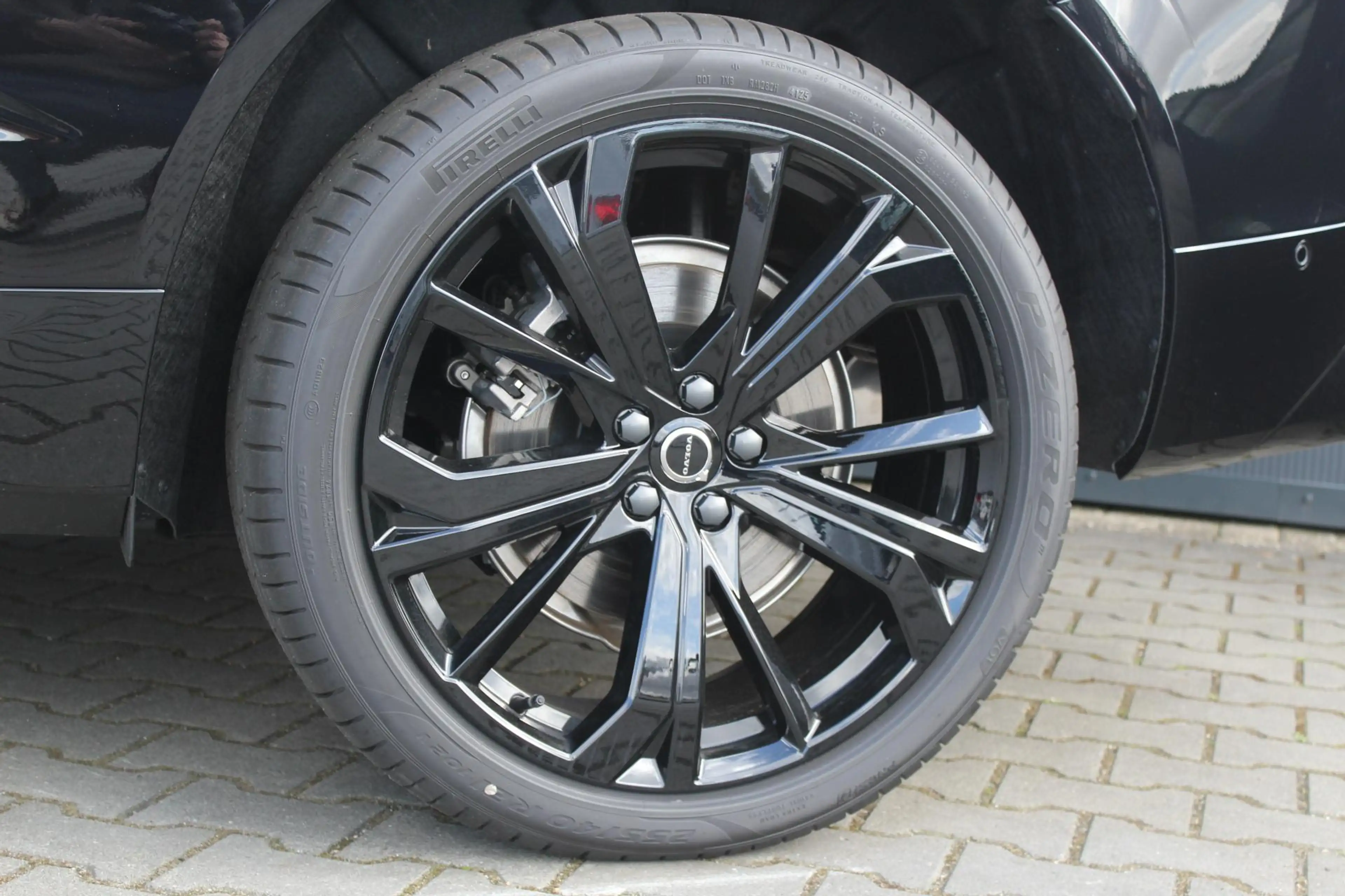 Volvo XC60 2.0 T6 Plug-in hybrid AWD Ultra Black Edition | 2 — photo 12