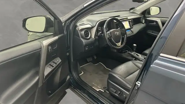 Toyota RAV4 view 6