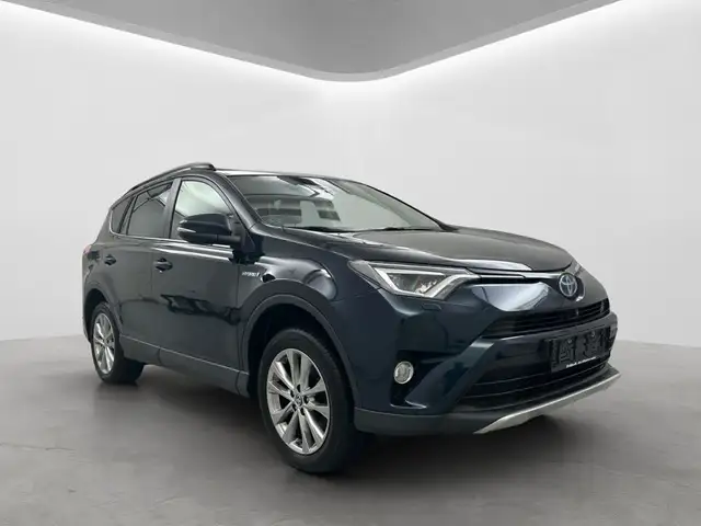 Toyota RAV4 view 4