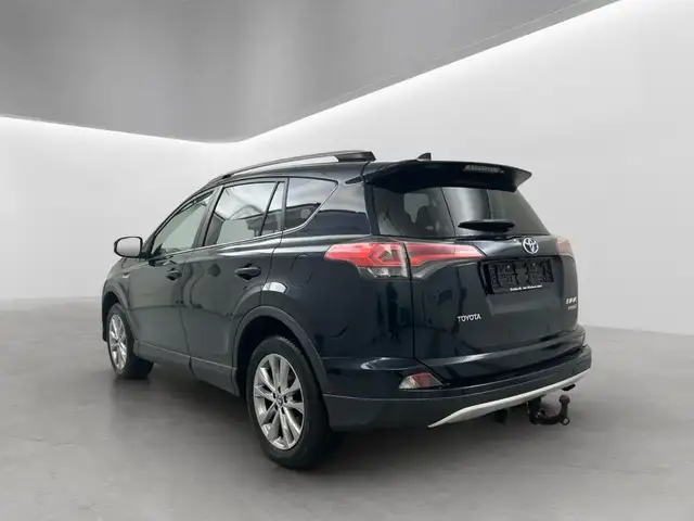 Toyota RAV4 view 2