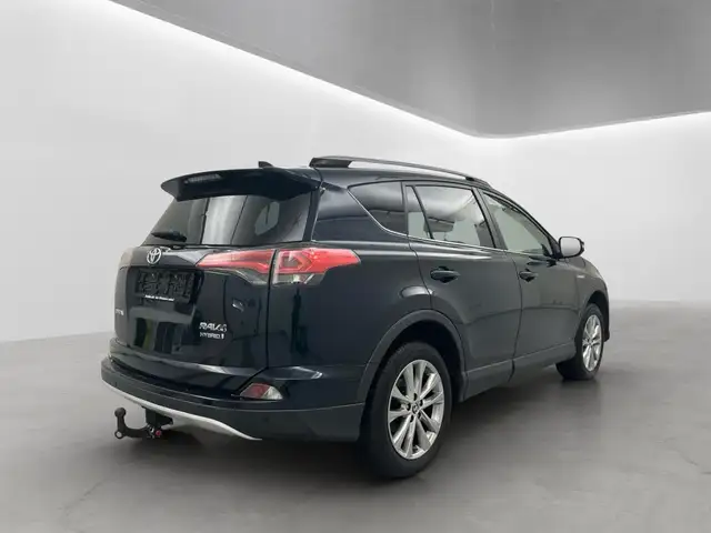 Toyota RAV4 view 3