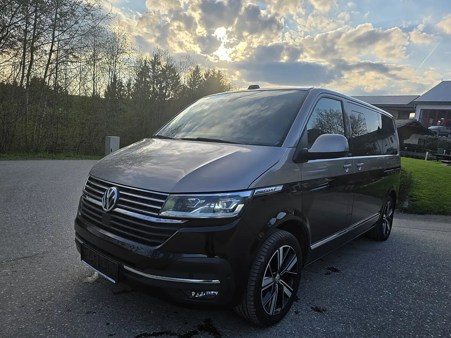 Volkswagen T6.1 Multivan Cruise 2,0 TDI 4Motion DSG Standh. ACC... Schwarz - 1