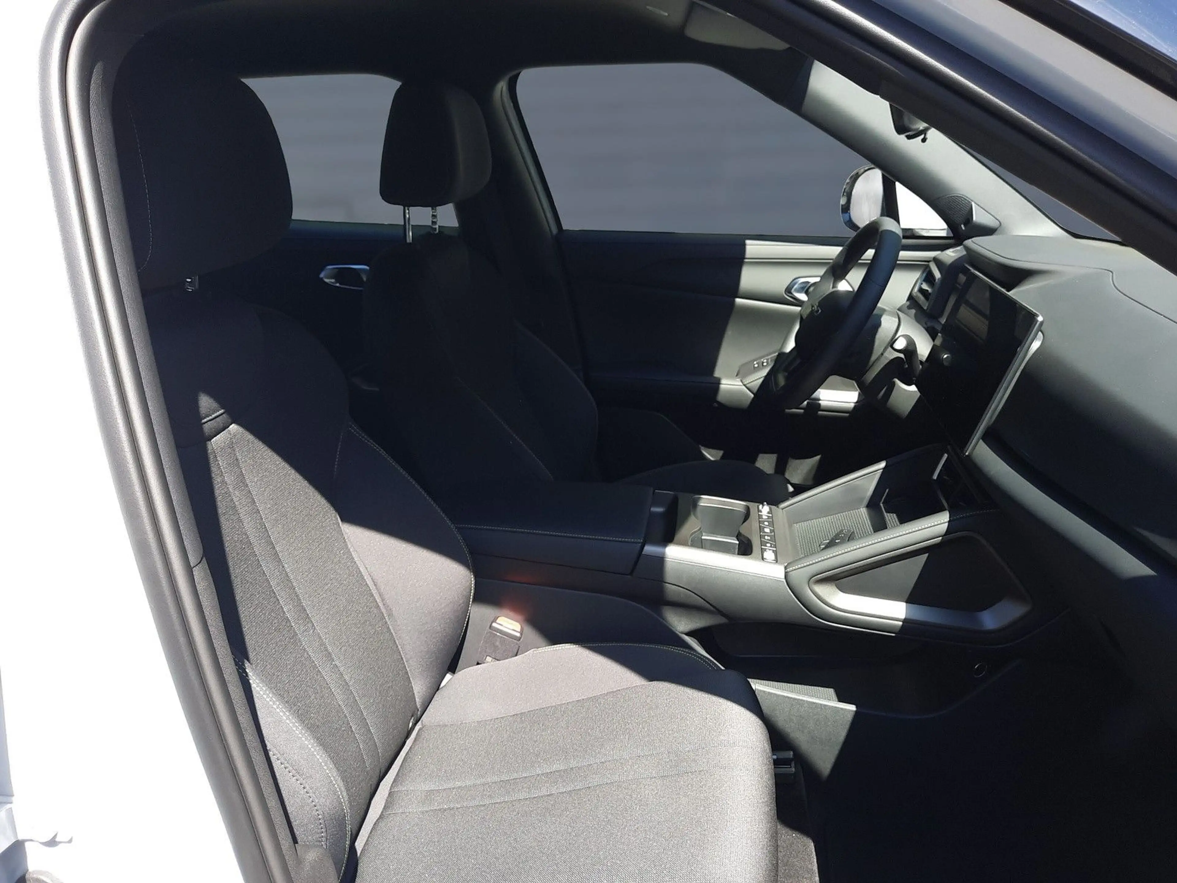 BYD Atto 2 DM-i Active Navi LED — photo 12