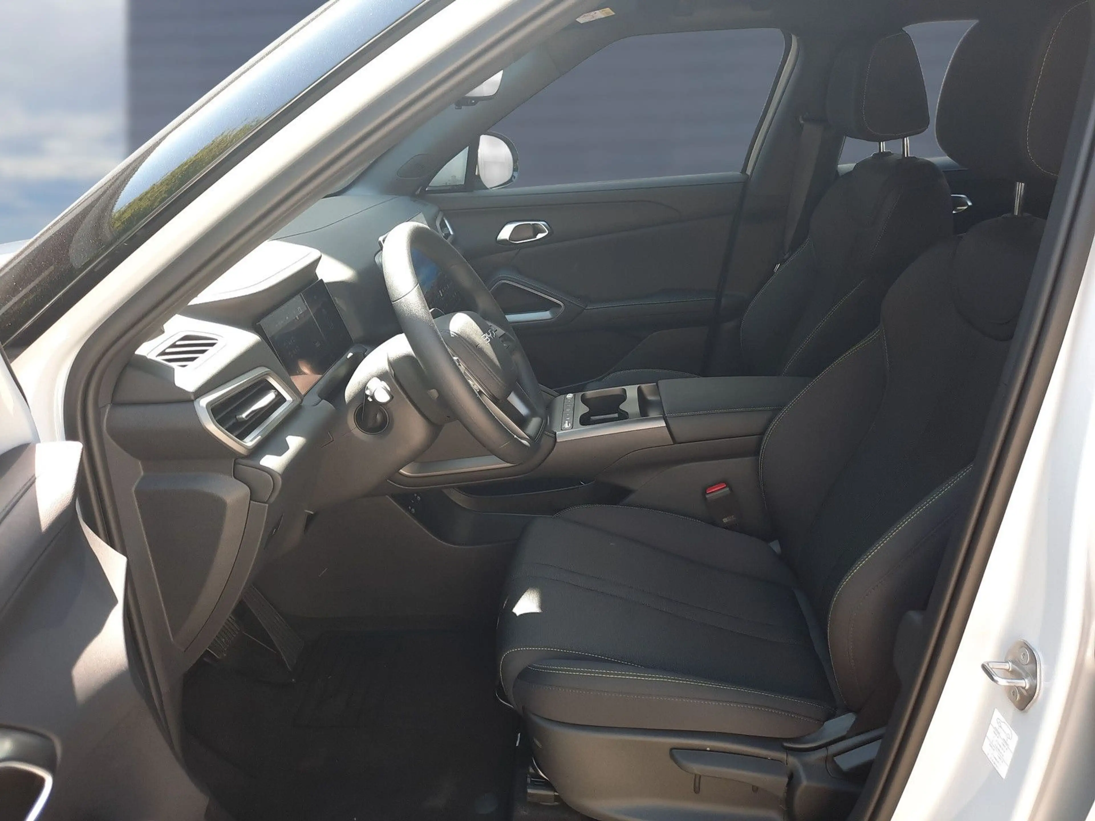 BYD Atto 2 DM-i Active Navi LED — photo 10