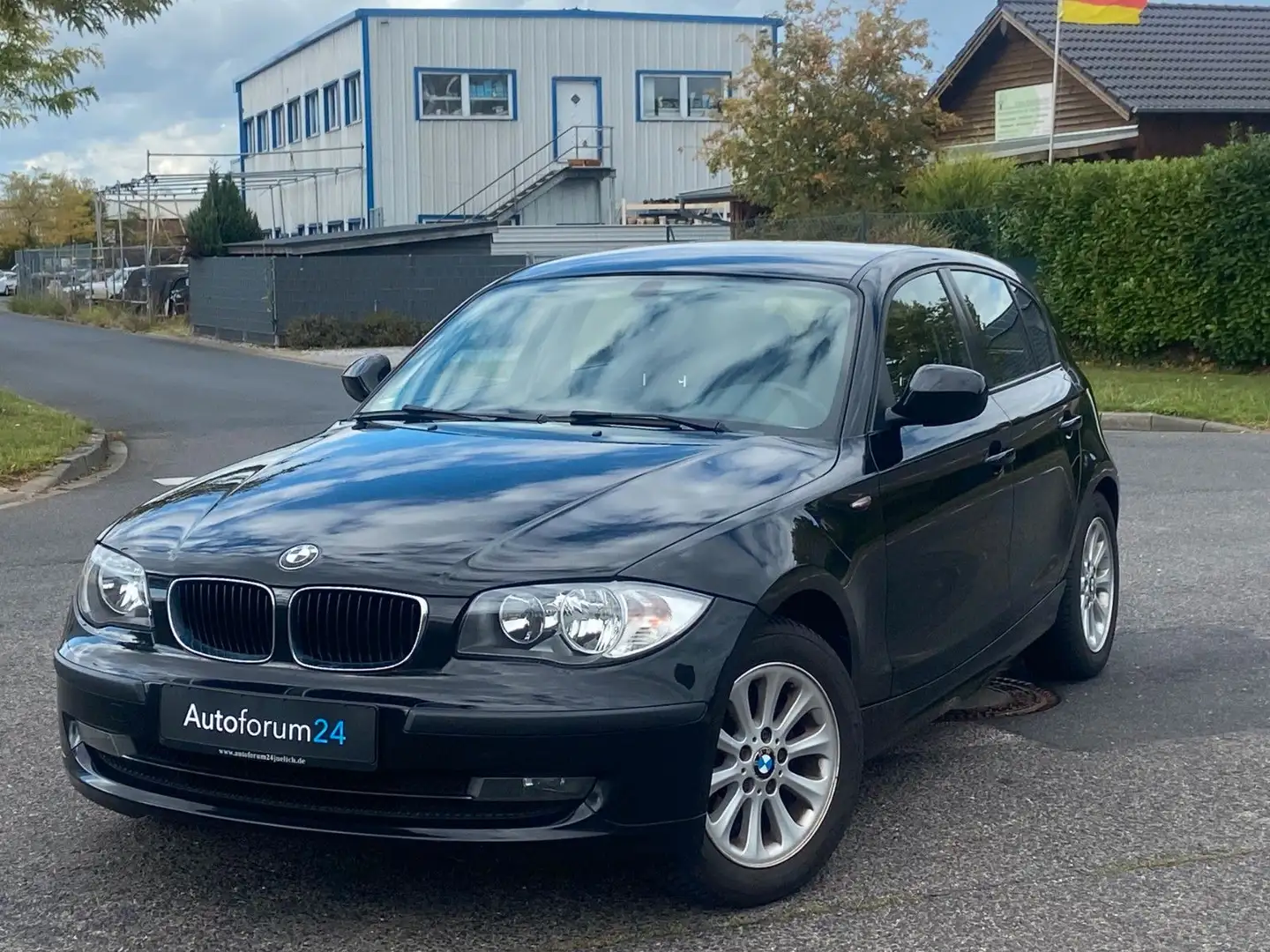 BMW 116 Baureihe 1 Lim. 116i*Klima*BT* Schwarz - 1
