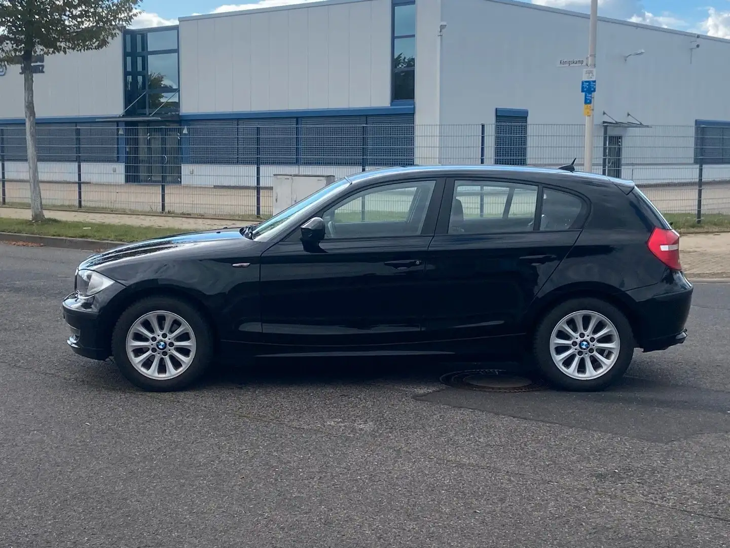 BMW 116 Baureihe 1 Lim. 116i*Klima*BT* Schwarz - 2
