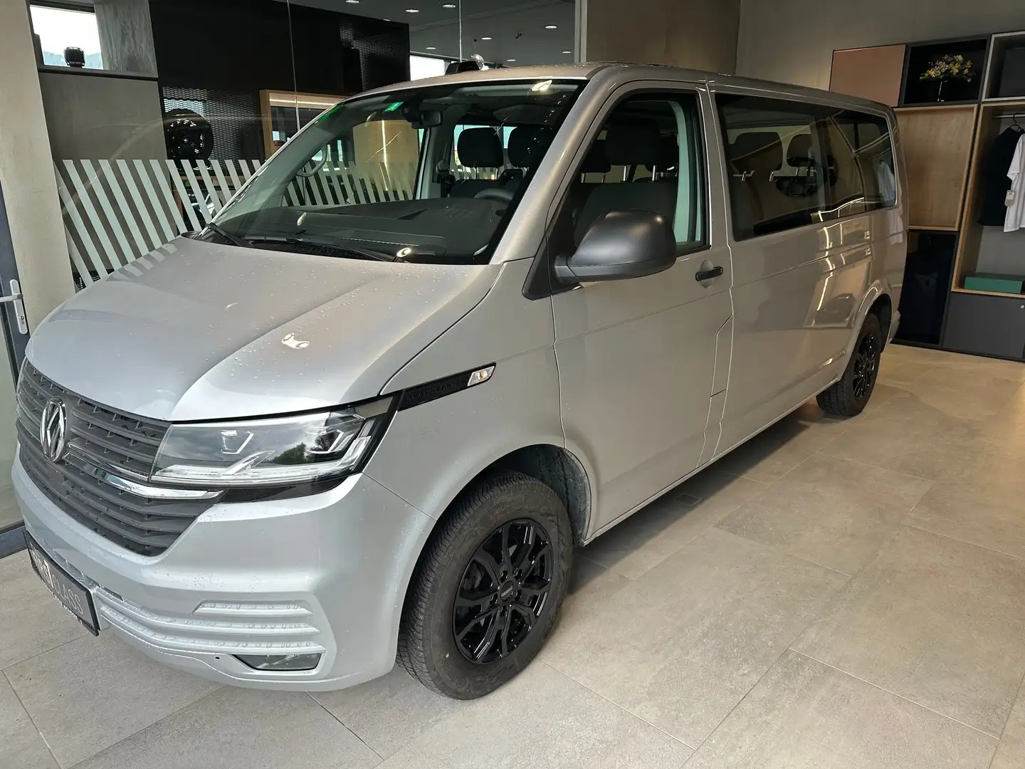 Volkswagen T6.1 Transporter Kombi LR TDI Argent - 2