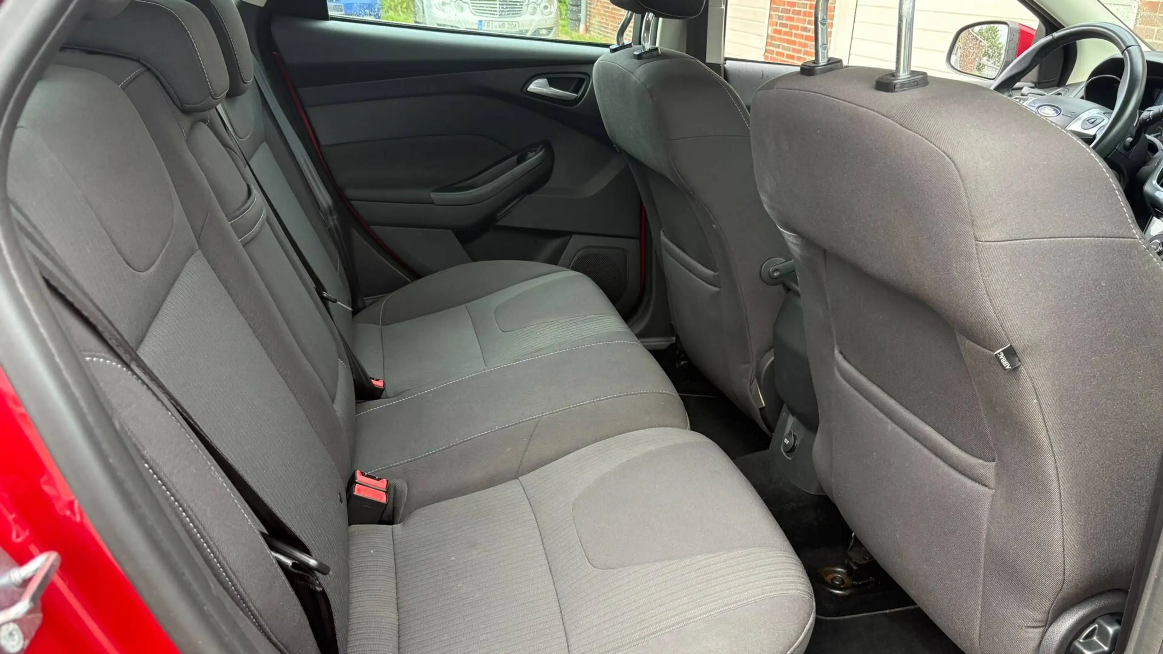 Ford Focus Titanium 1.6 TDCI 2.Hand Gepflegt 8x bereift TÜV/AU Neu Finanzierung/Inzahlungnahme mögl. — photo 14