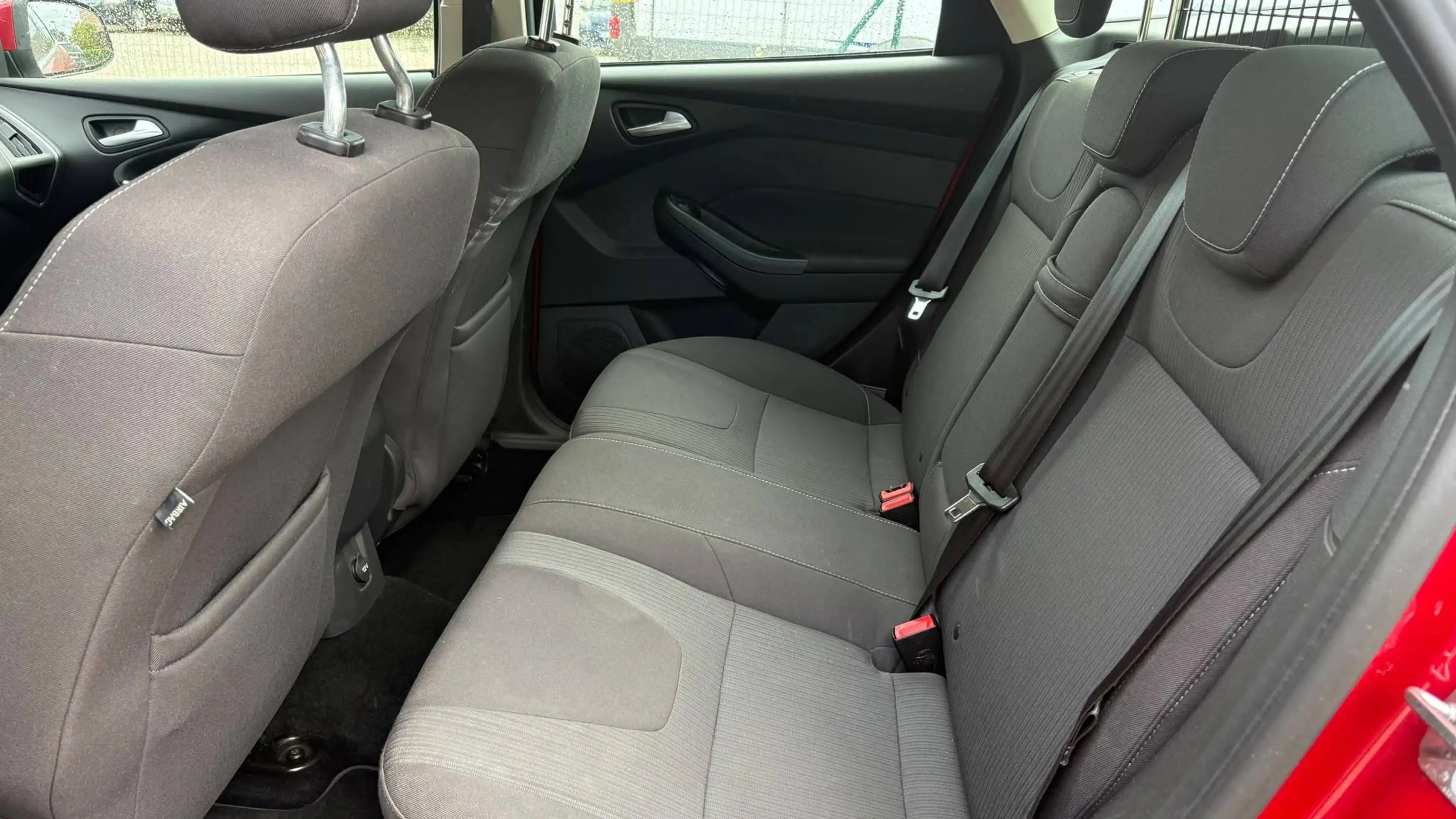 Ford Focus Titanium 1.6 TDCI 2.Hand Gepflegt 8x bereift TÜV/AU Neu Finanzierung/Inzahlungnahme mögl. — photo 13